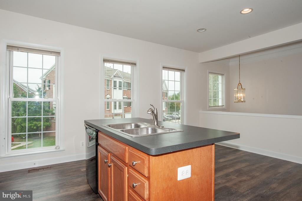 9287 Laurel Ridge Crossing Road Lorton, VA 22079 - Photo 5 of 30 Kitchen