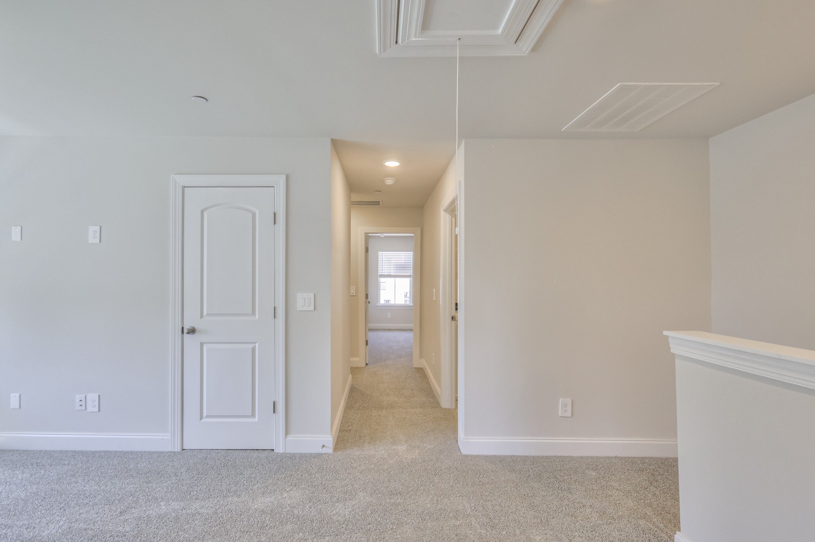 204 Douglas Bend Road, Unit 2203 Gallatin, TN 37066 - Photo 9 of 20 an empty room with cabinet and mirrors