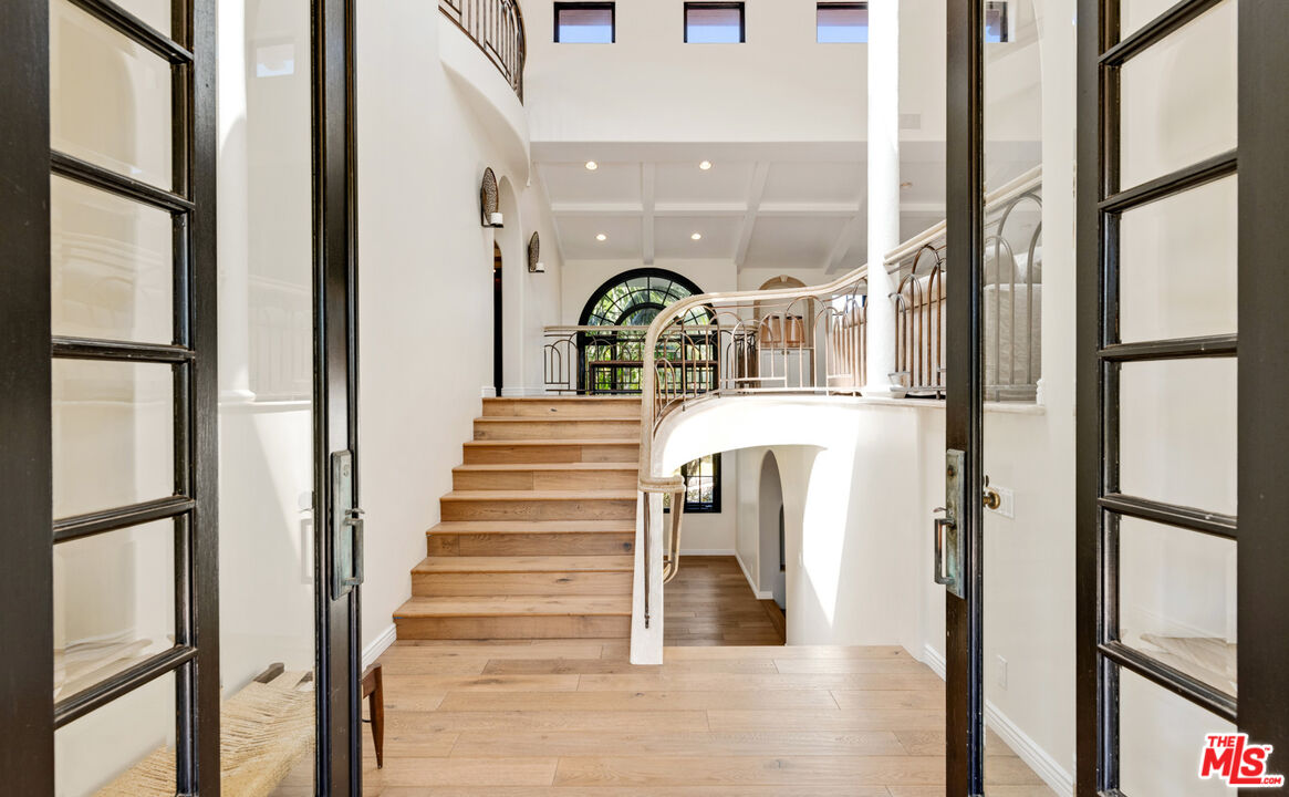 28899 Cliffside Drive Malibu, CA 90265 - Photo 6 of 53 a view of entryway