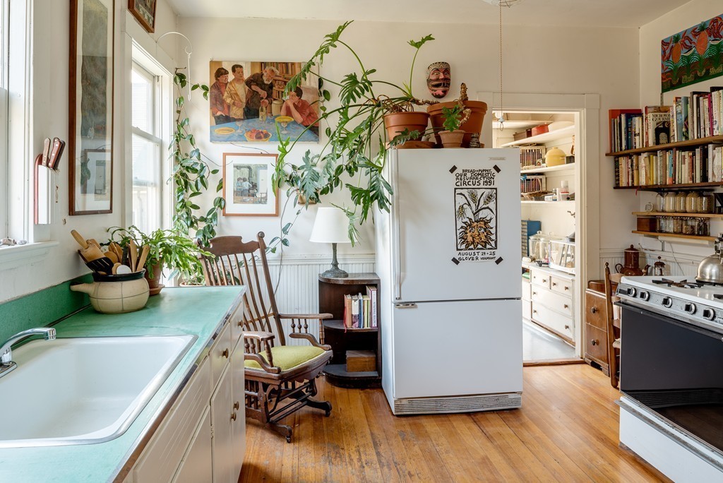166 Walnut Street, Unit 3 Brookline, MA 02445 - Photo 5 of 10 Gallery Image 5