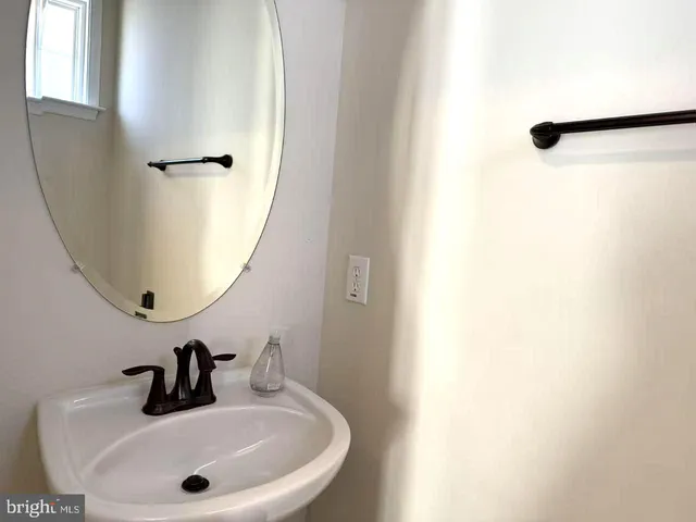 $3,800 | 19508 Front Street, Leesburg, VA 20176