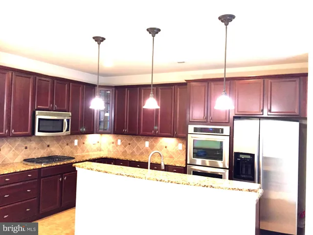 $3,800 | 19508 Front Street, Leesburg, VA 20176