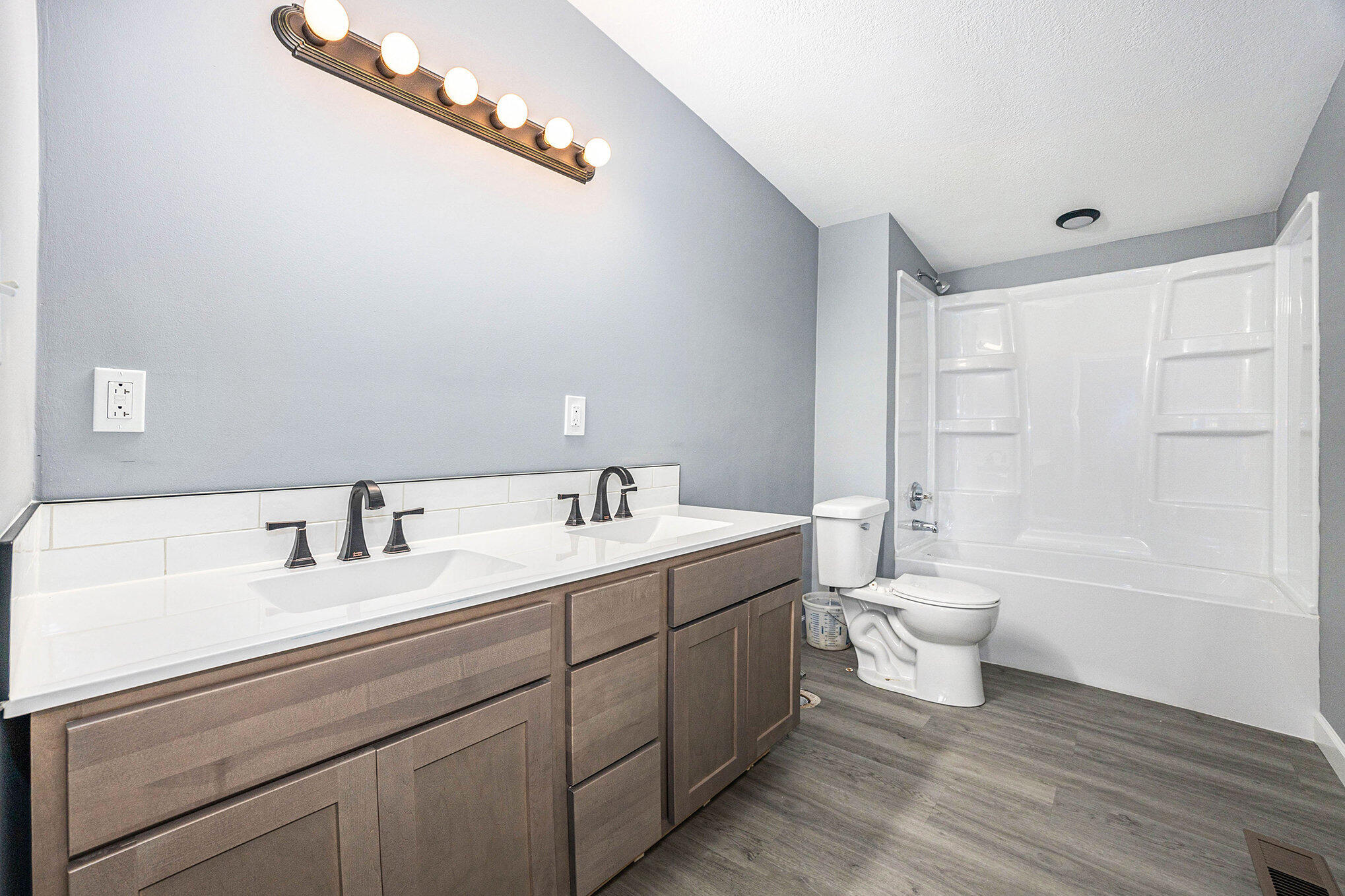 8680 16 Mile Road Northeast Cedar Springs, MI 49319 - Photo 20 of 35 Primary Bathroom