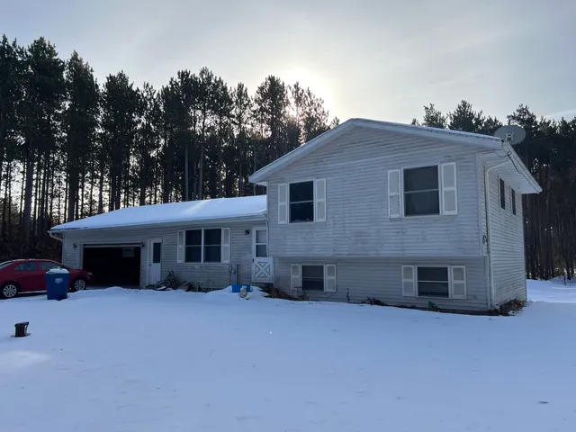 $170,000 | 11065 East Lane, Waupaca, WI 54981