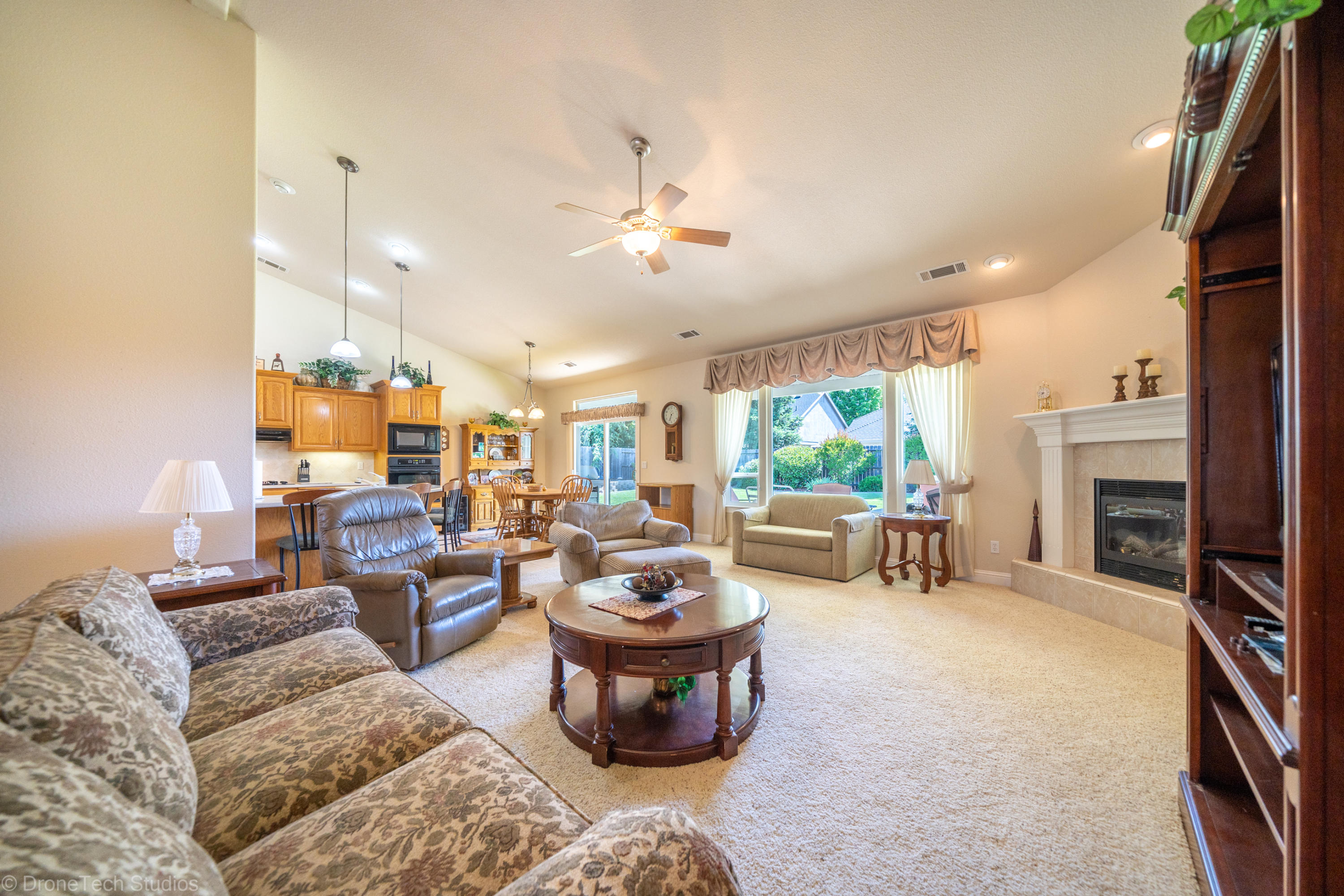 593 Centavo Way Redding, CA 96003 - Photo 11 of 49 593 Centavo Way-18
