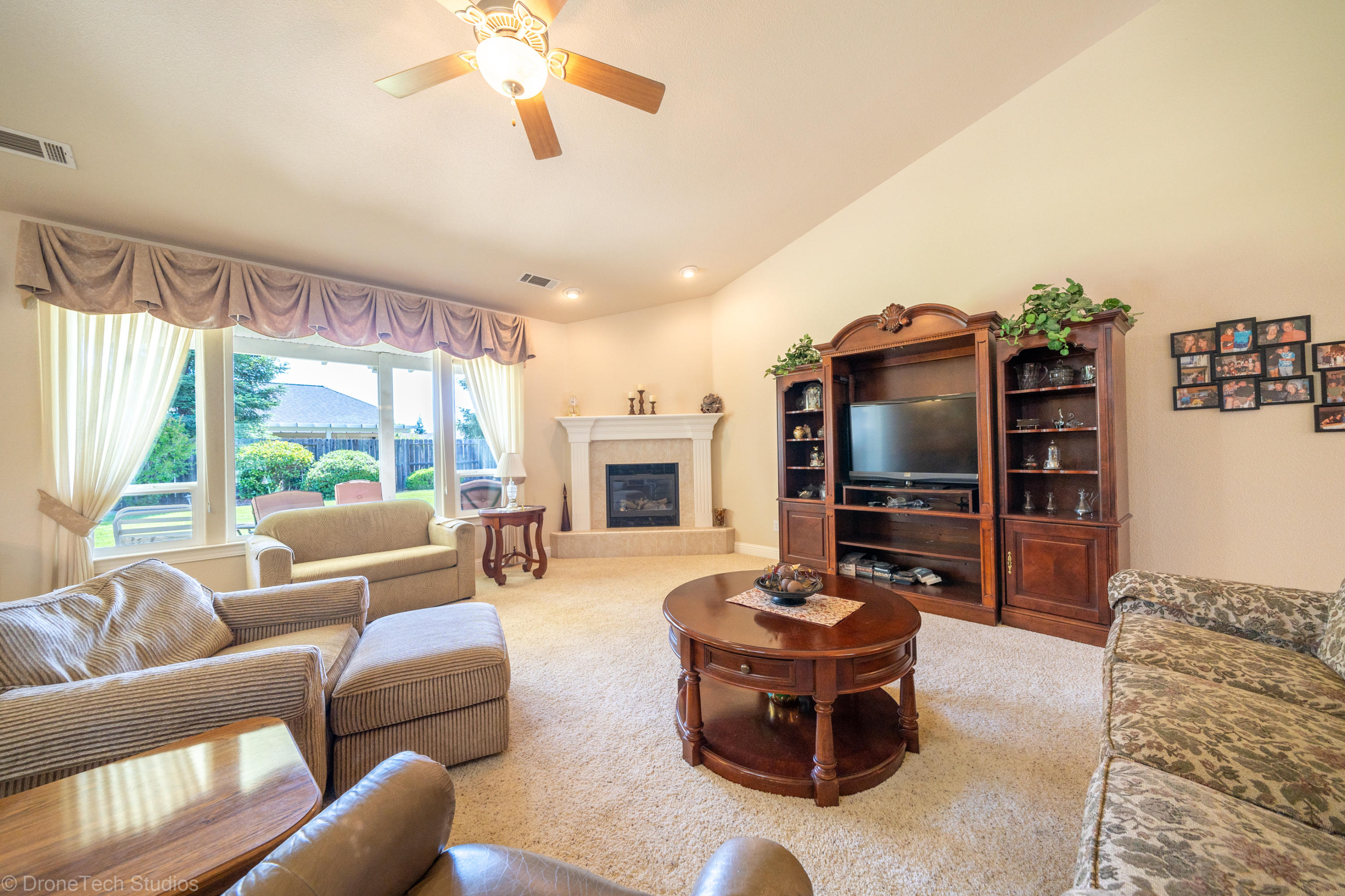 593 Centavo Way Redding, CA 96003 - Photo 12 of 49 593 Centavo Way-19