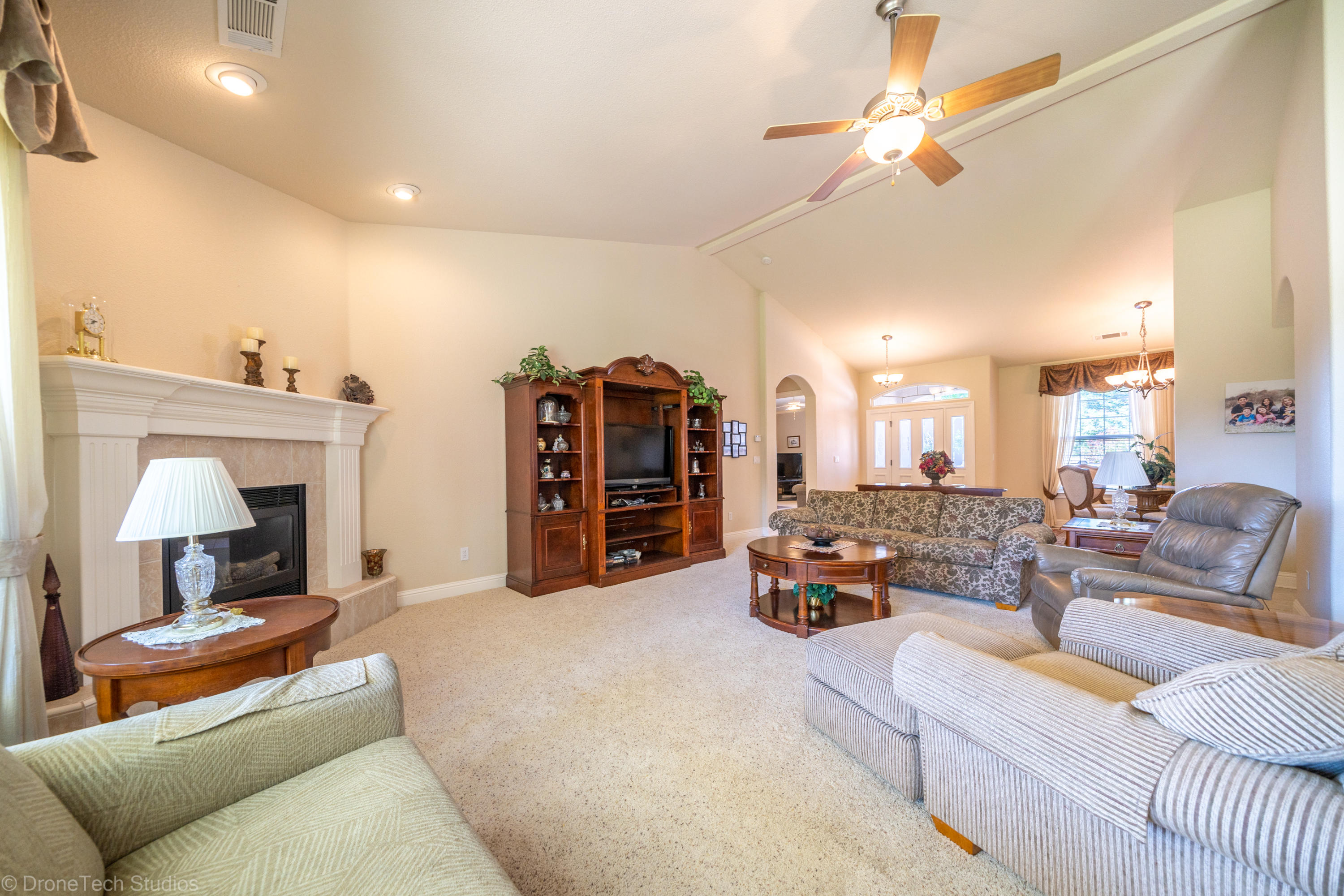 593 Centavo Way Redding, CA 96003 - Photo 13 of 49 593 Centavo Way-20