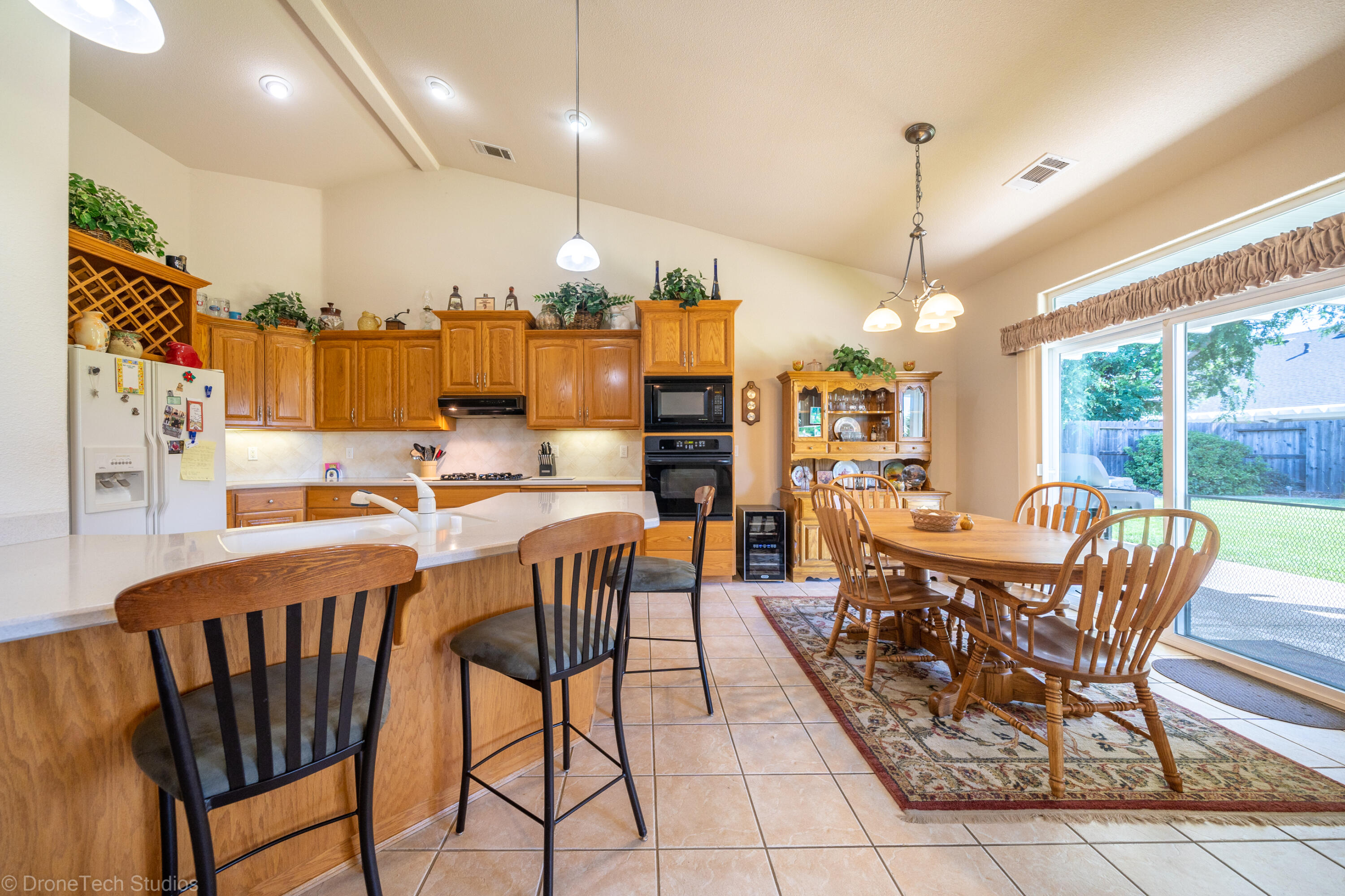 593 Centavo Way Redding, CA 96003 - Photo 16 of 49 593 Centavo Way-23