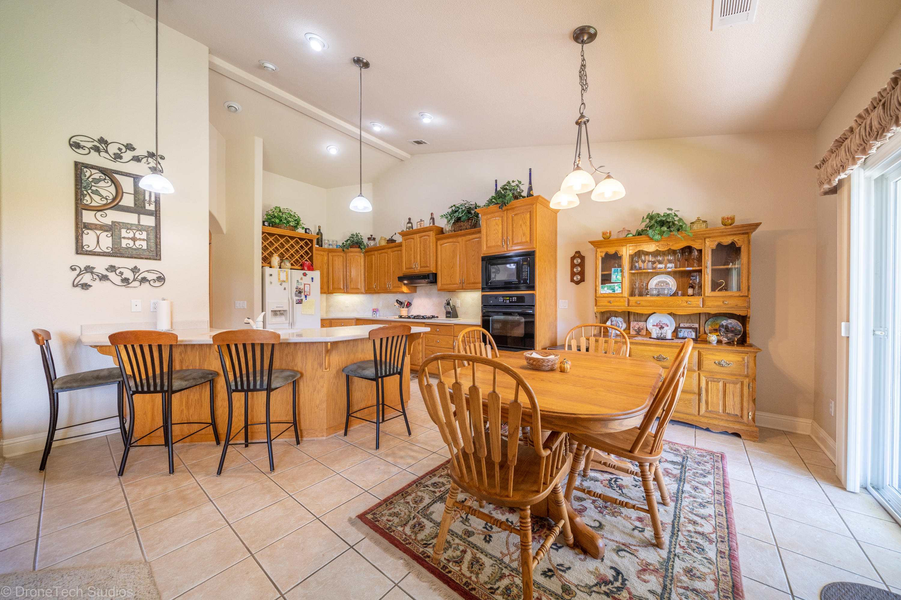 593 Centavo Way Redding, CA 96003 - Photo 17 of 49 593 Centavo Way-24