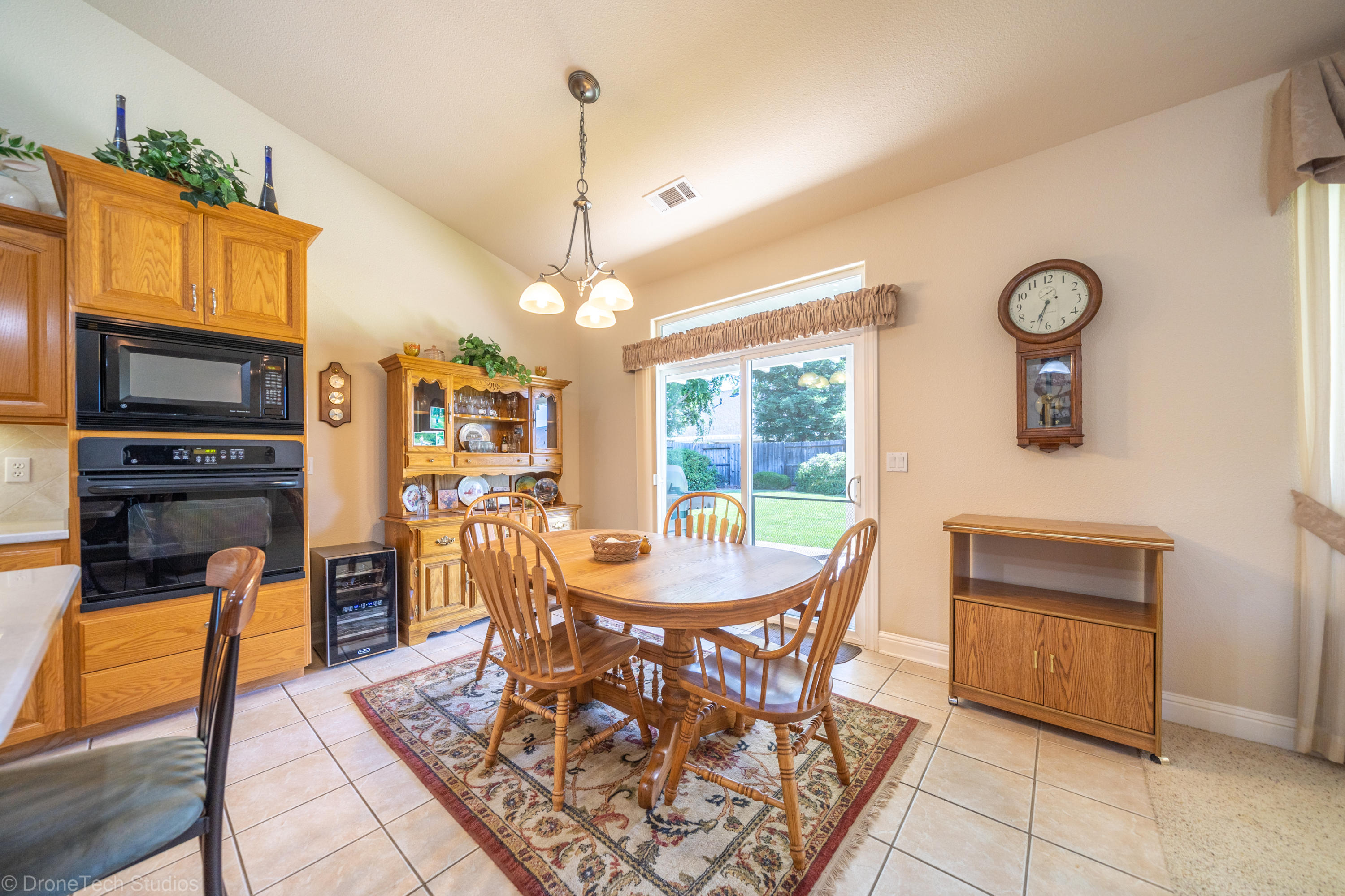 593 Centavo Way Redding, CA 96003 - Photo 18 of 49 593 Centavo Way-25