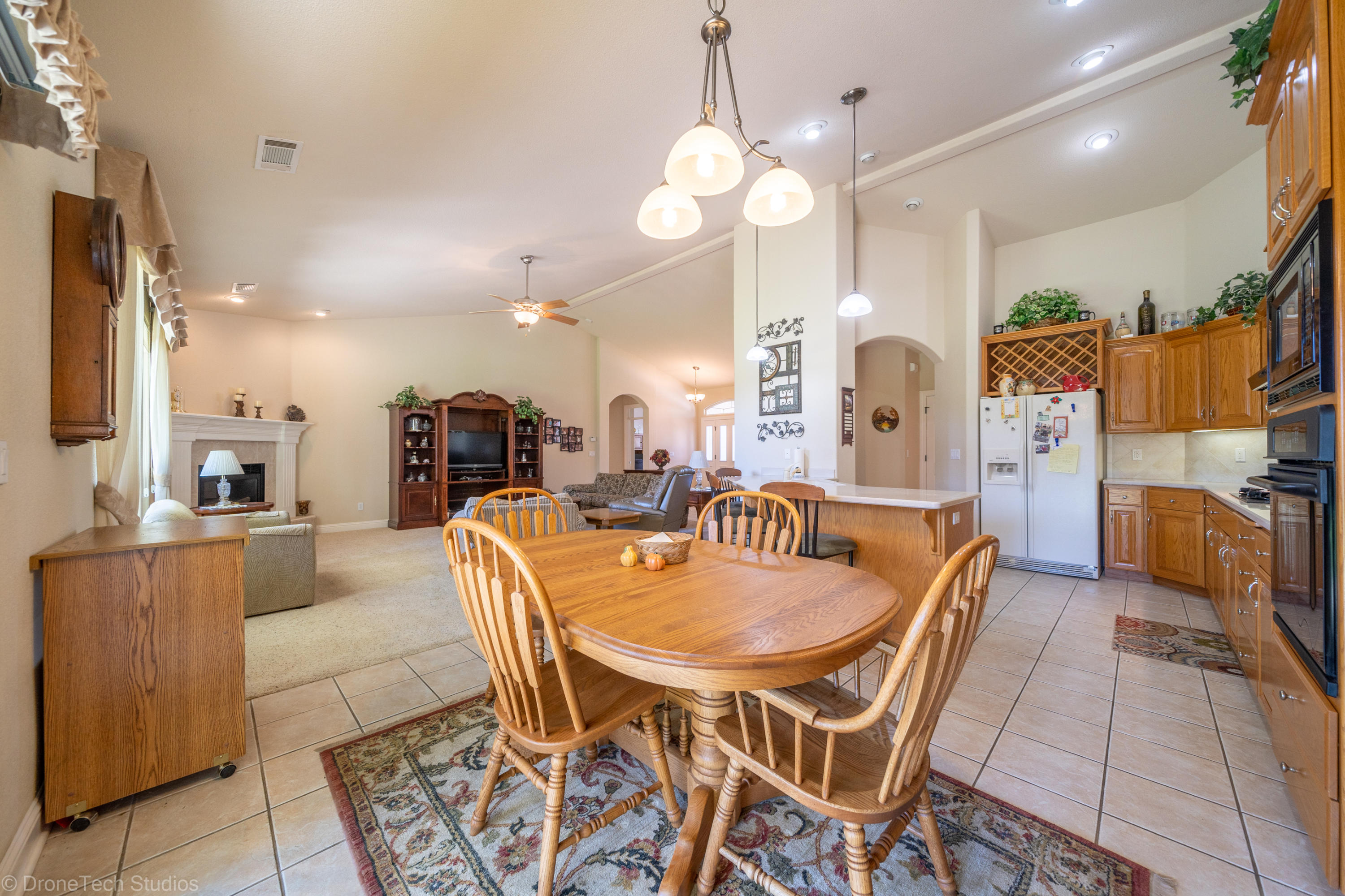 593 Centavo Way Redding, CA 96003 - Photo 19 of 49 593 Centavo Way-26