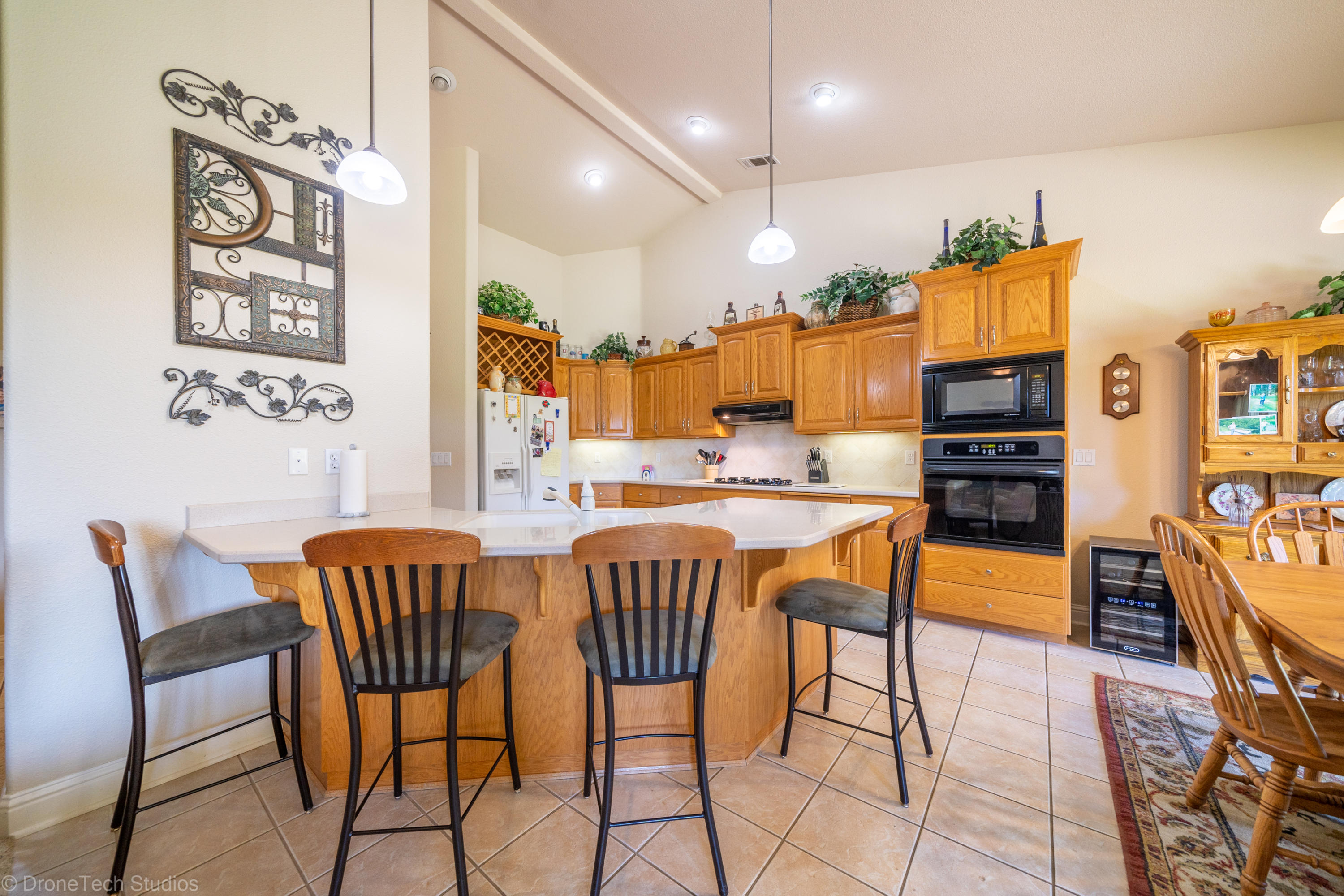593 Centavo Way Redding, CA 96003 - Photo 20 of 49 593 Centavo Way-27