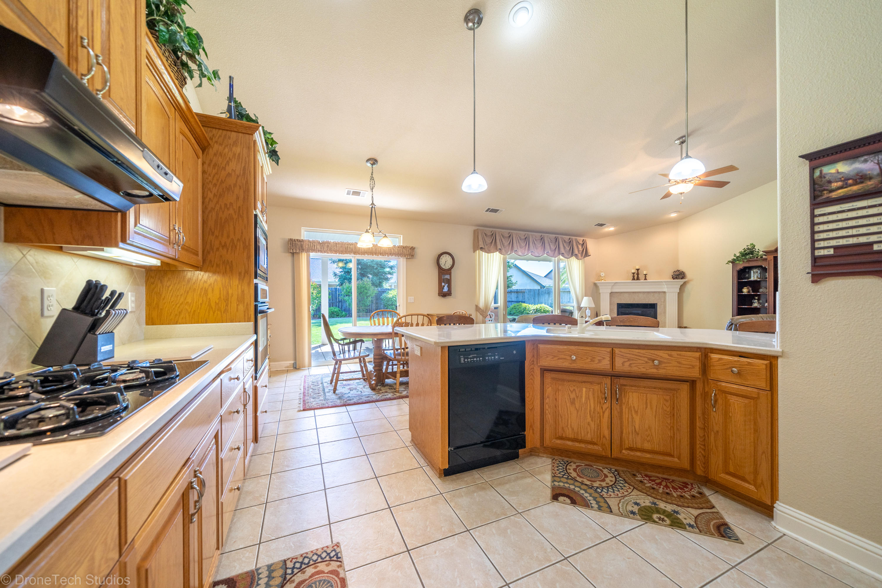 593 Centavo Way Redding, CA 96003 - Photo 23 of 49 593 Centavo Way-30