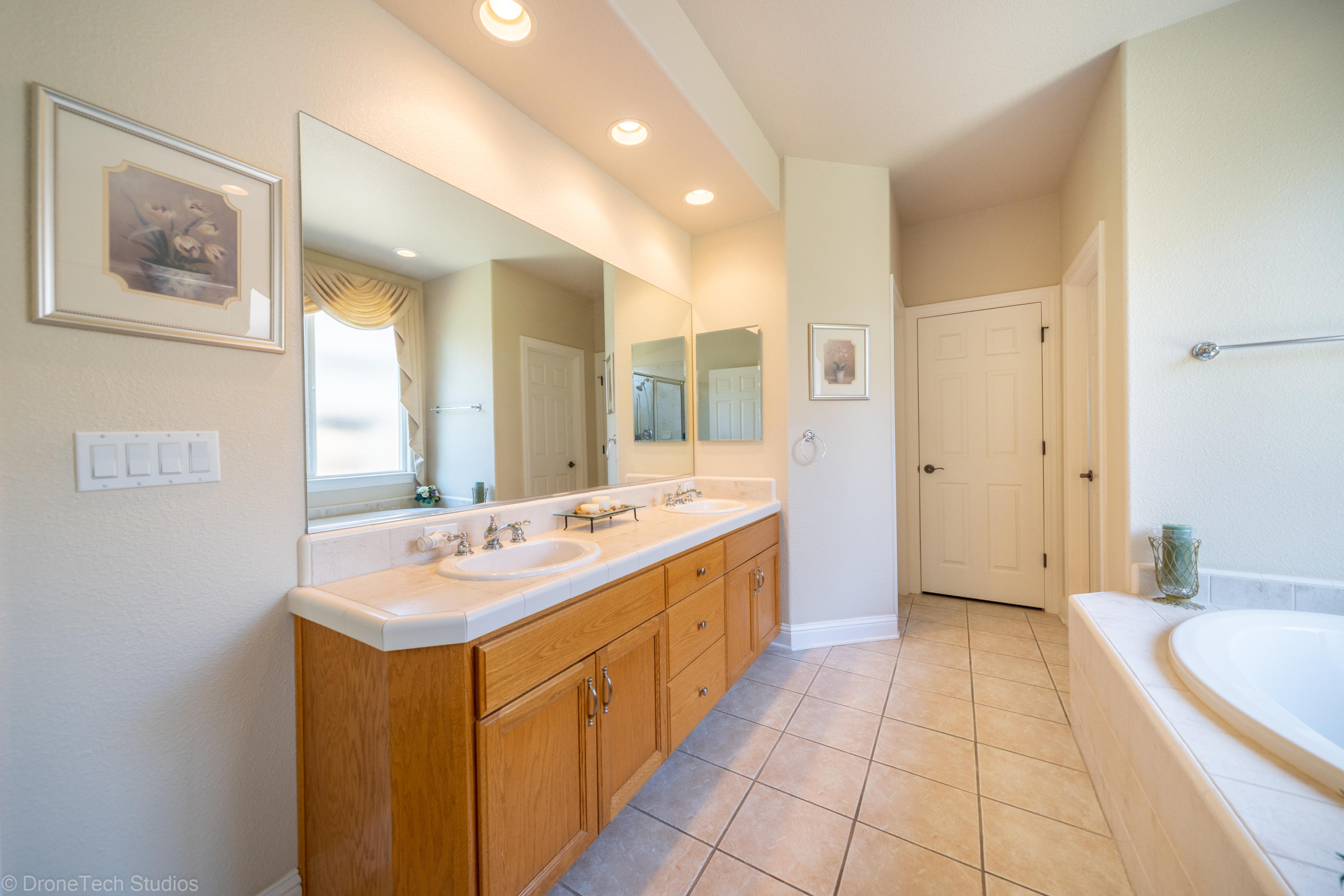 593 Centavo Way Redding, CA 96003 - Photo 27 of 49 593 Centavo Way-35