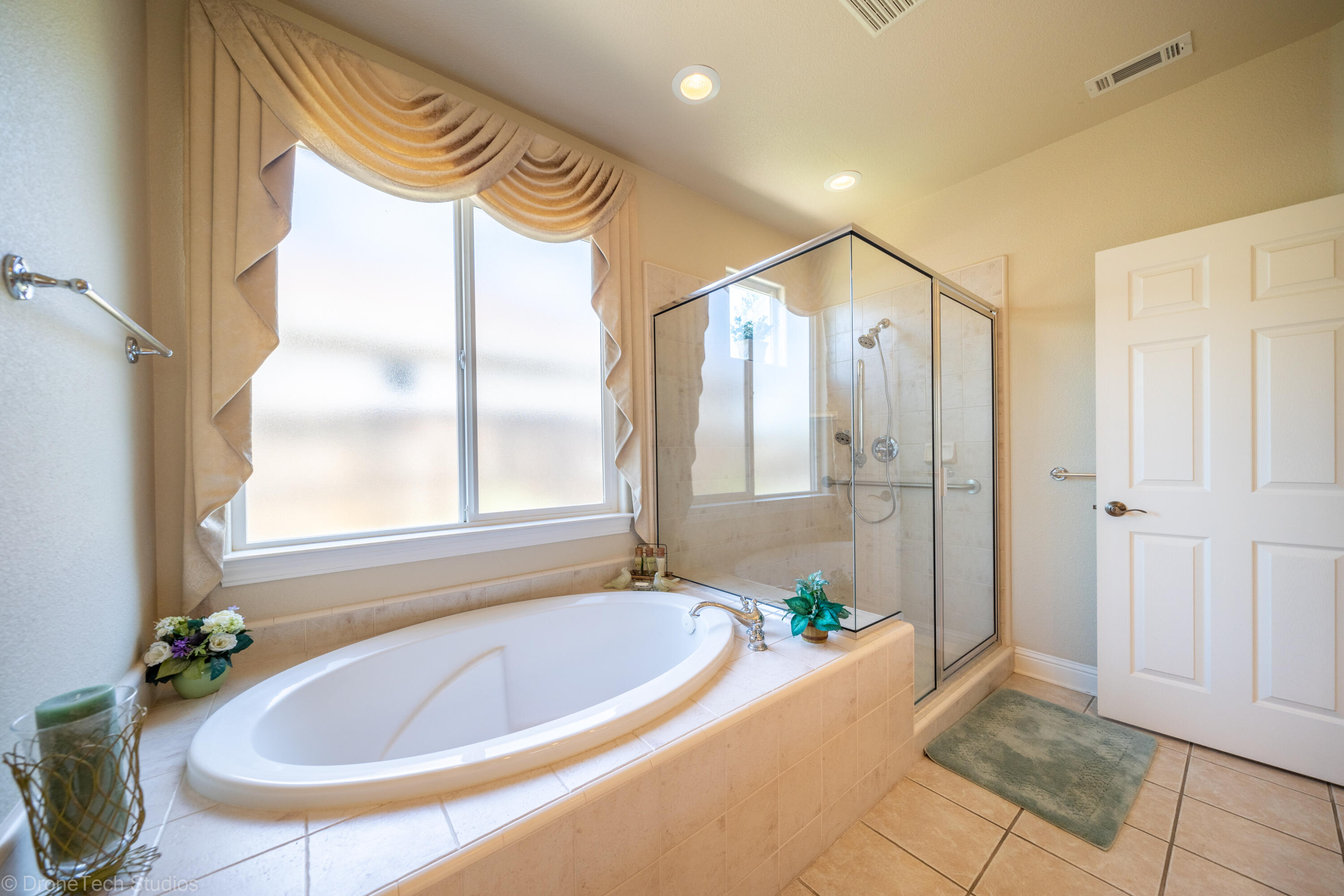 593 Centavo Way Redding, CA 96003 - Photo 28 of 49 593 Centavo Way-36