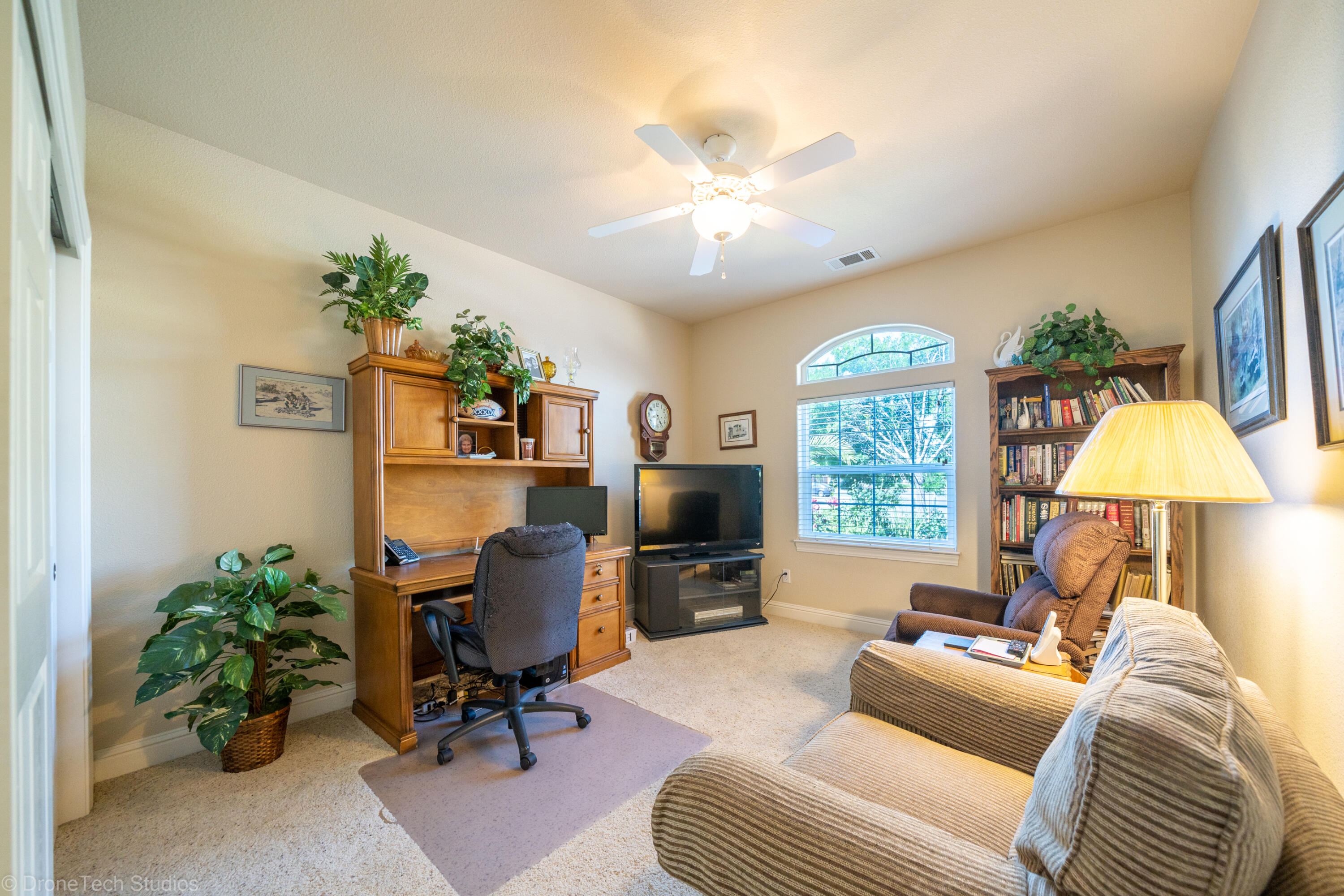 593 Centavo Way Redding, CA 96003 - Photo 29 of 49 593 Centavo Way-37