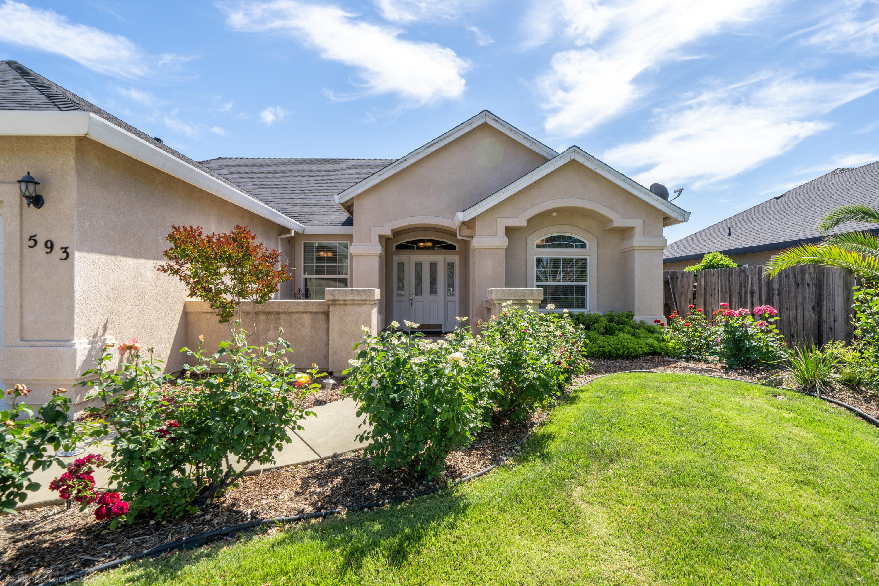 593 Centavo Way Redding, CA 96003 - Photo 3 of 49 593 Centavo Way-8