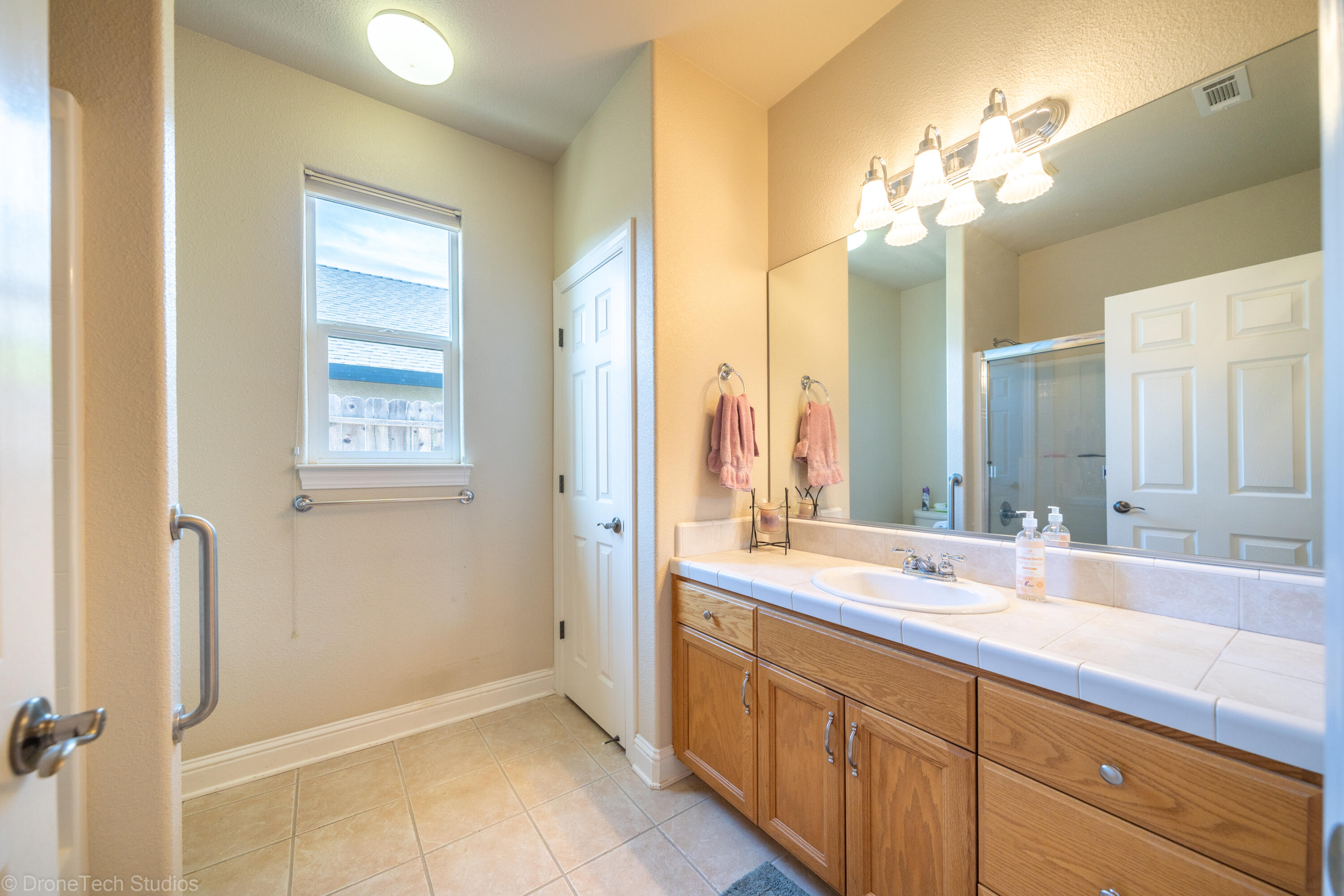 593 Centavo Way Redding, CA 96003 - Photo 31 of 49 593 Centavo Way-39