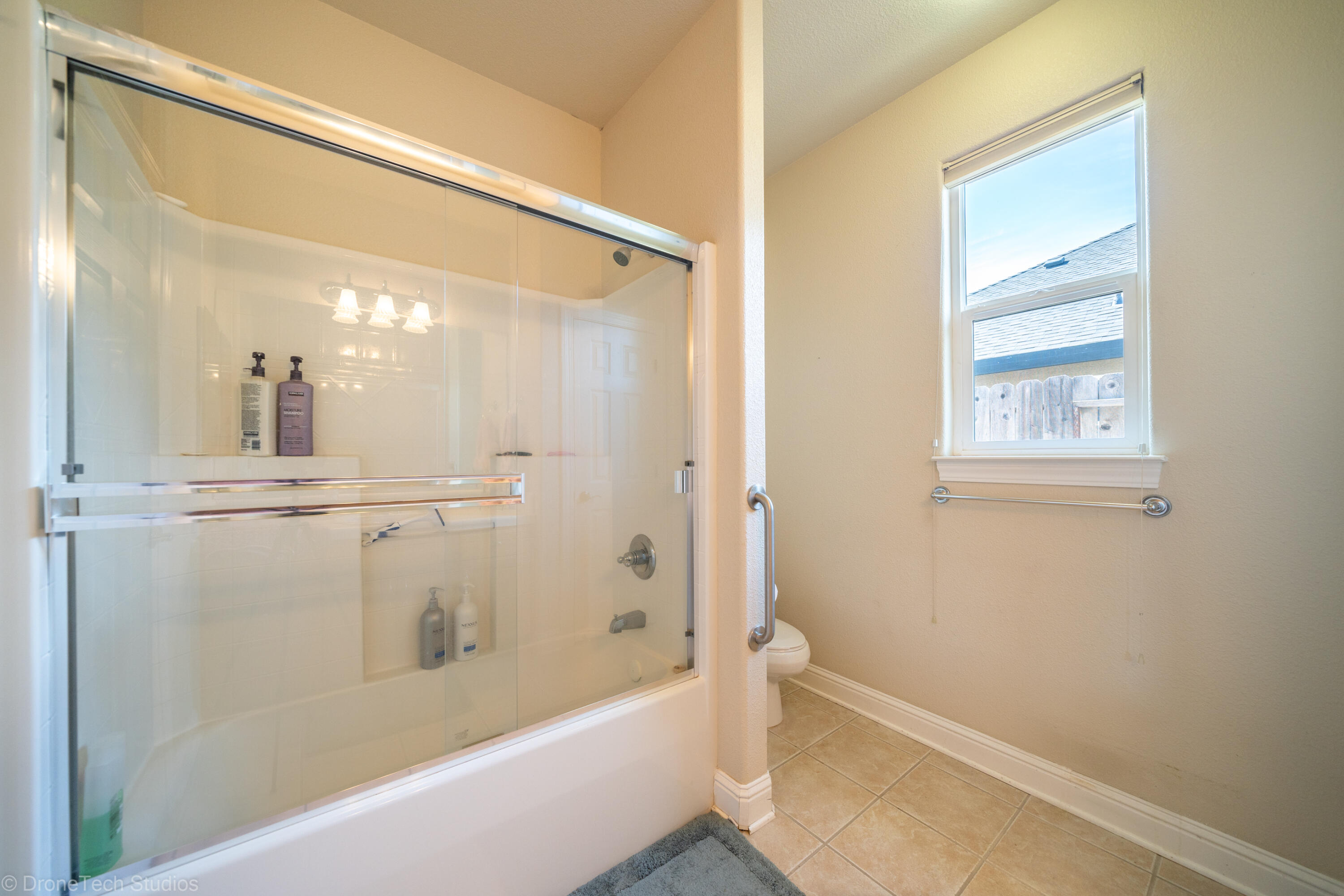 593 Centavo Way Redding, CA 96003 - Photo 32 of 49 593 Centavo Way-40