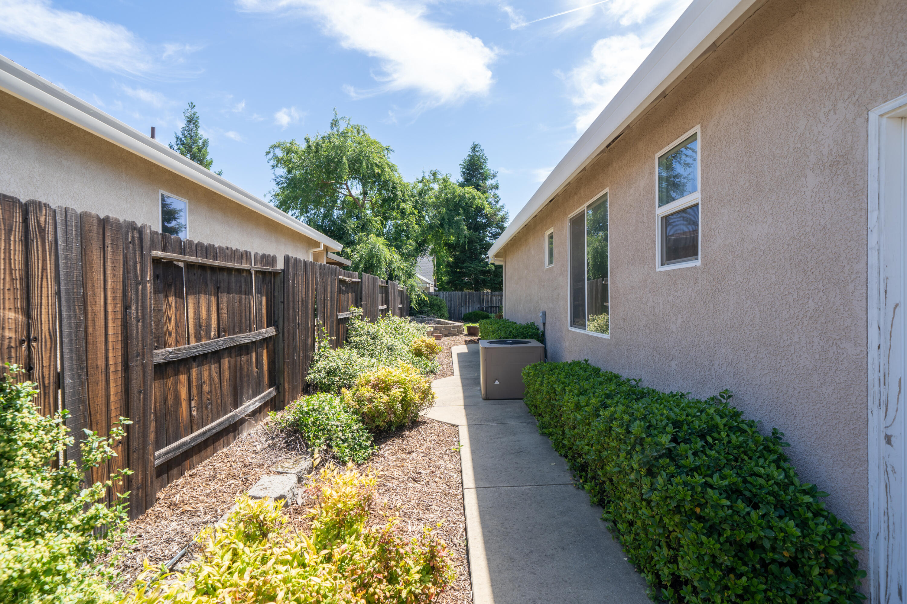 593 Centavo Way Redding, CA 96003 - Photo 44 of 49 593 Centavo Way-57