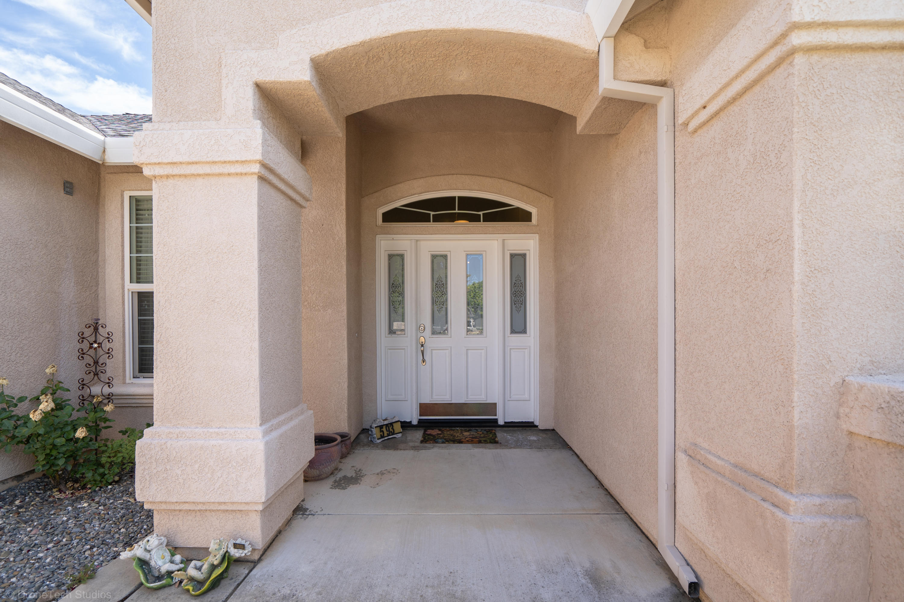 593 Centavo Way Redding, CA 96003 - Photo 6 of 49 593 Centavo Way-12