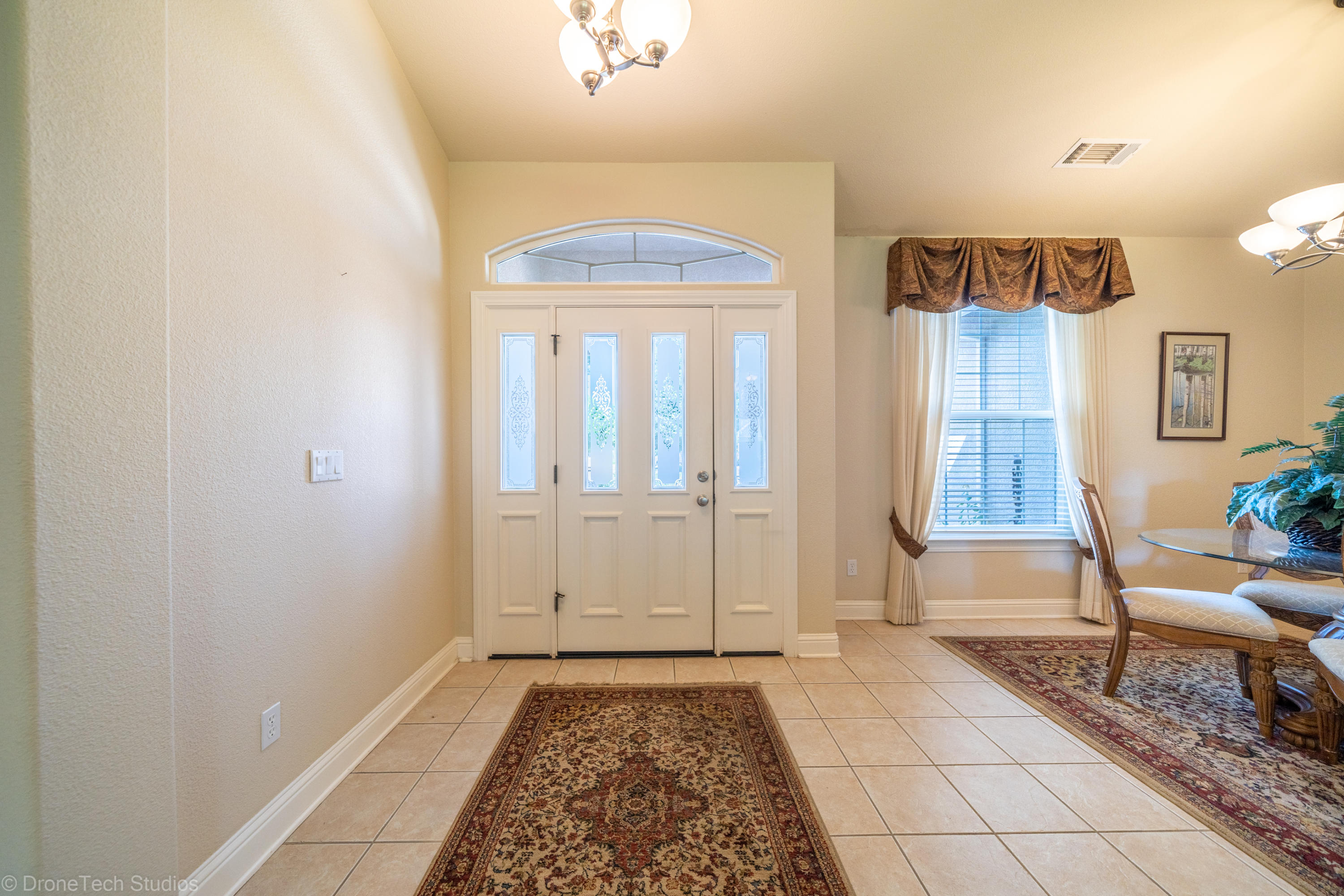 593 Centavo Way Redding, CA 96003 - Photo 7 of 49 593 Centavo Way-13