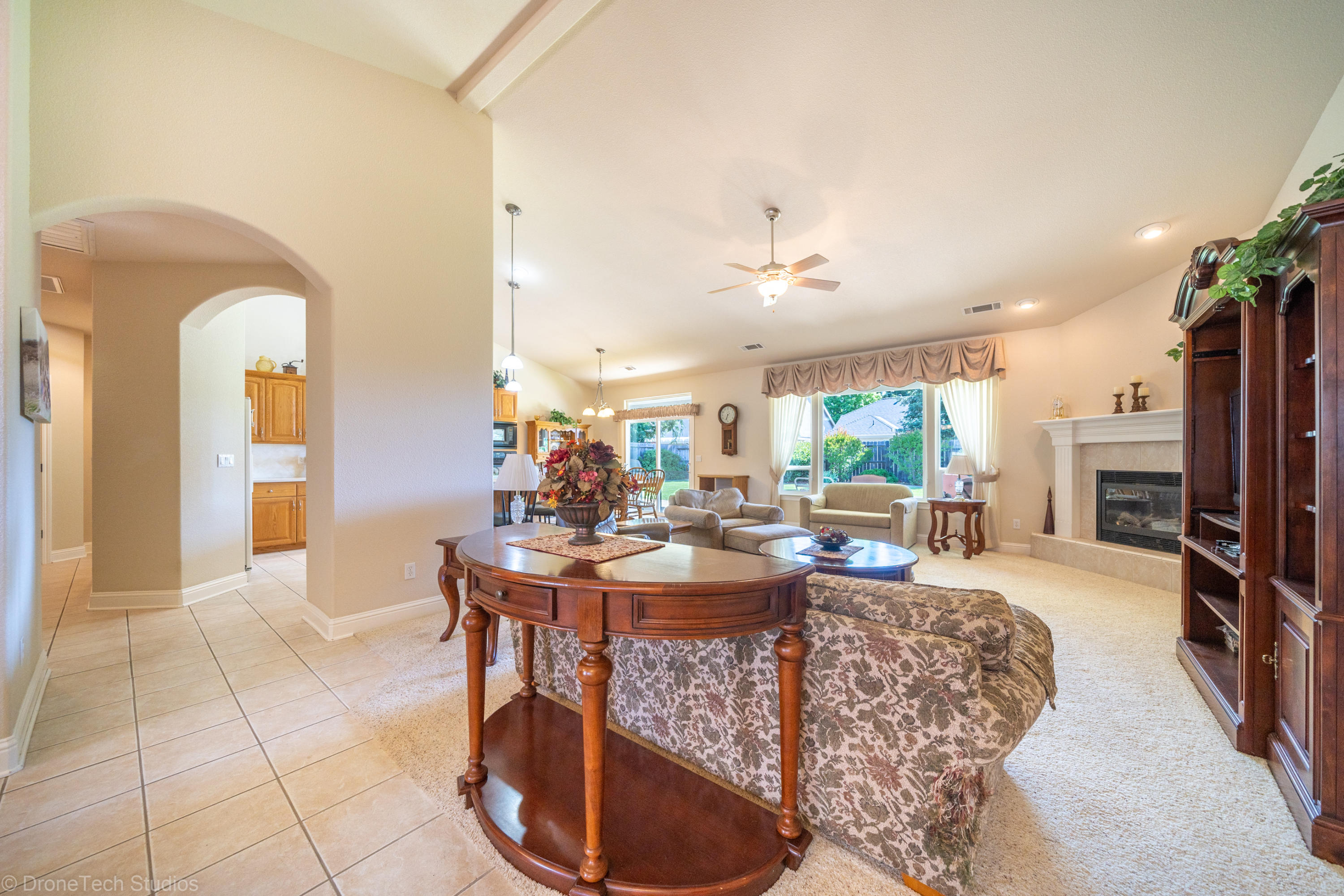 593 Centavo Way Redding, CA 96003 - Photo 10 of 49 593 Centavo Way-17