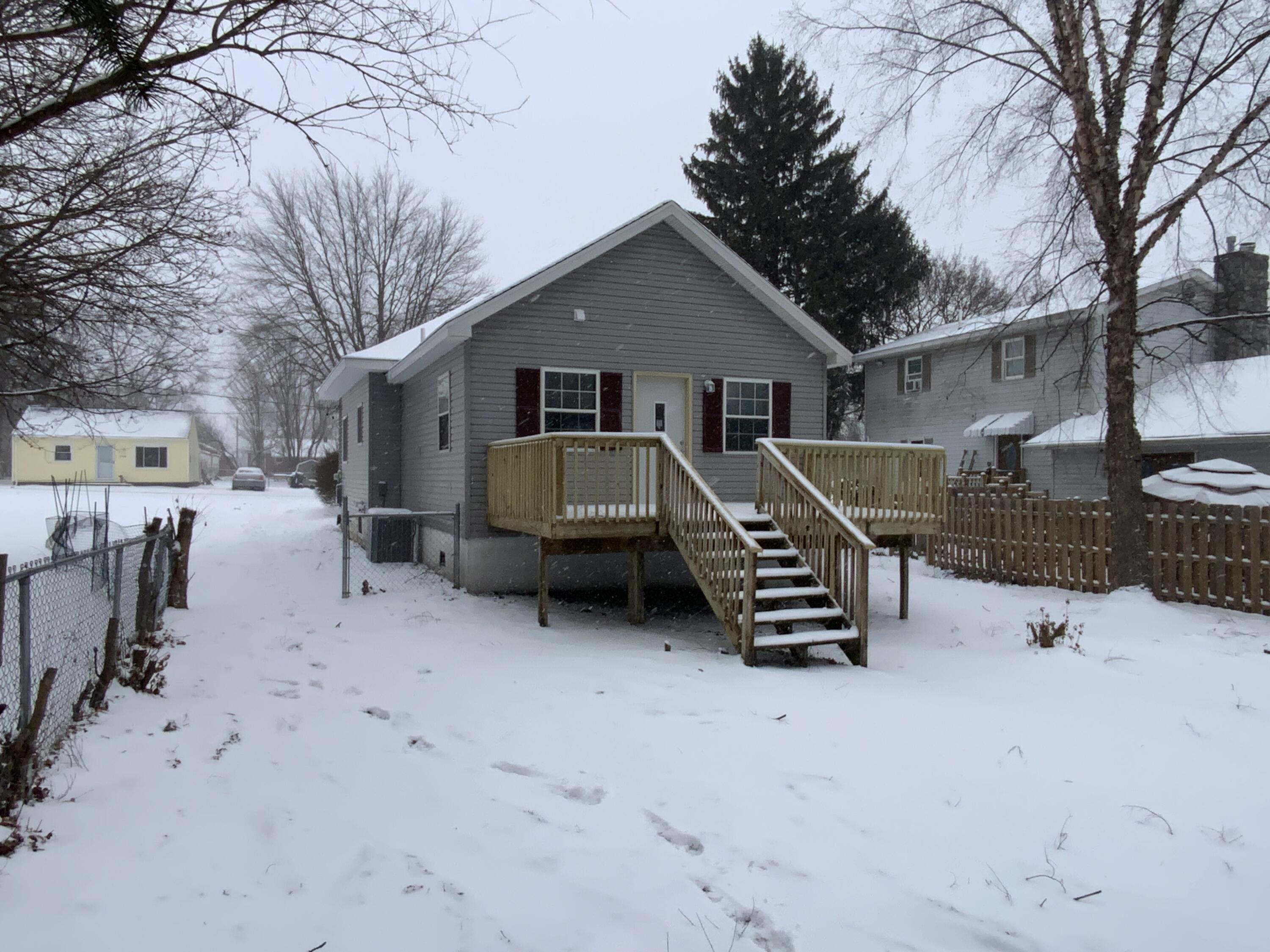 1156 Knapp Street Jackson, MI 49203 - Photo 2 of 13 IMG_1349