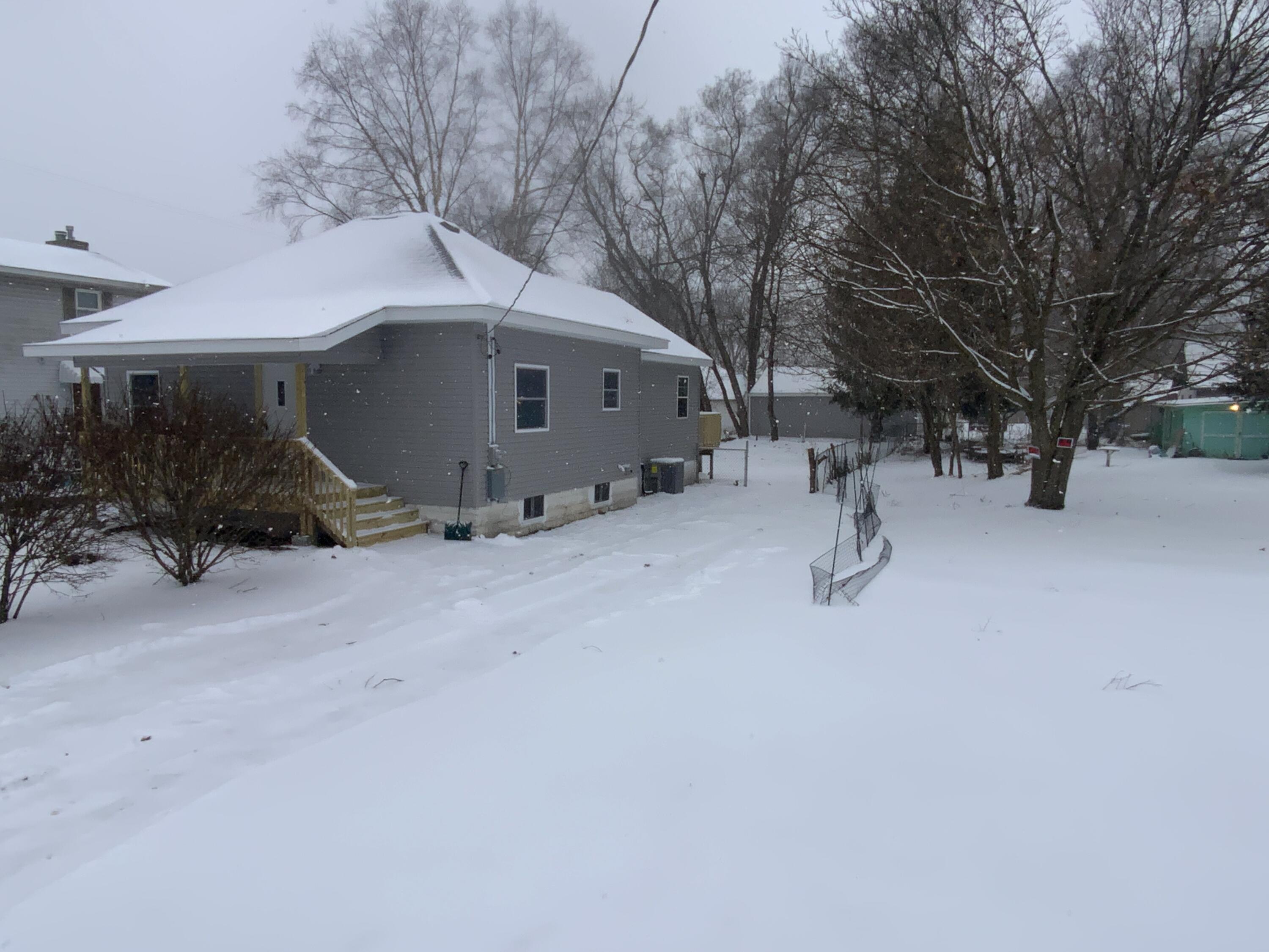 1156 Knapp Street Jackson, MI 49203 - Photo 3 of 13 IMG_1348