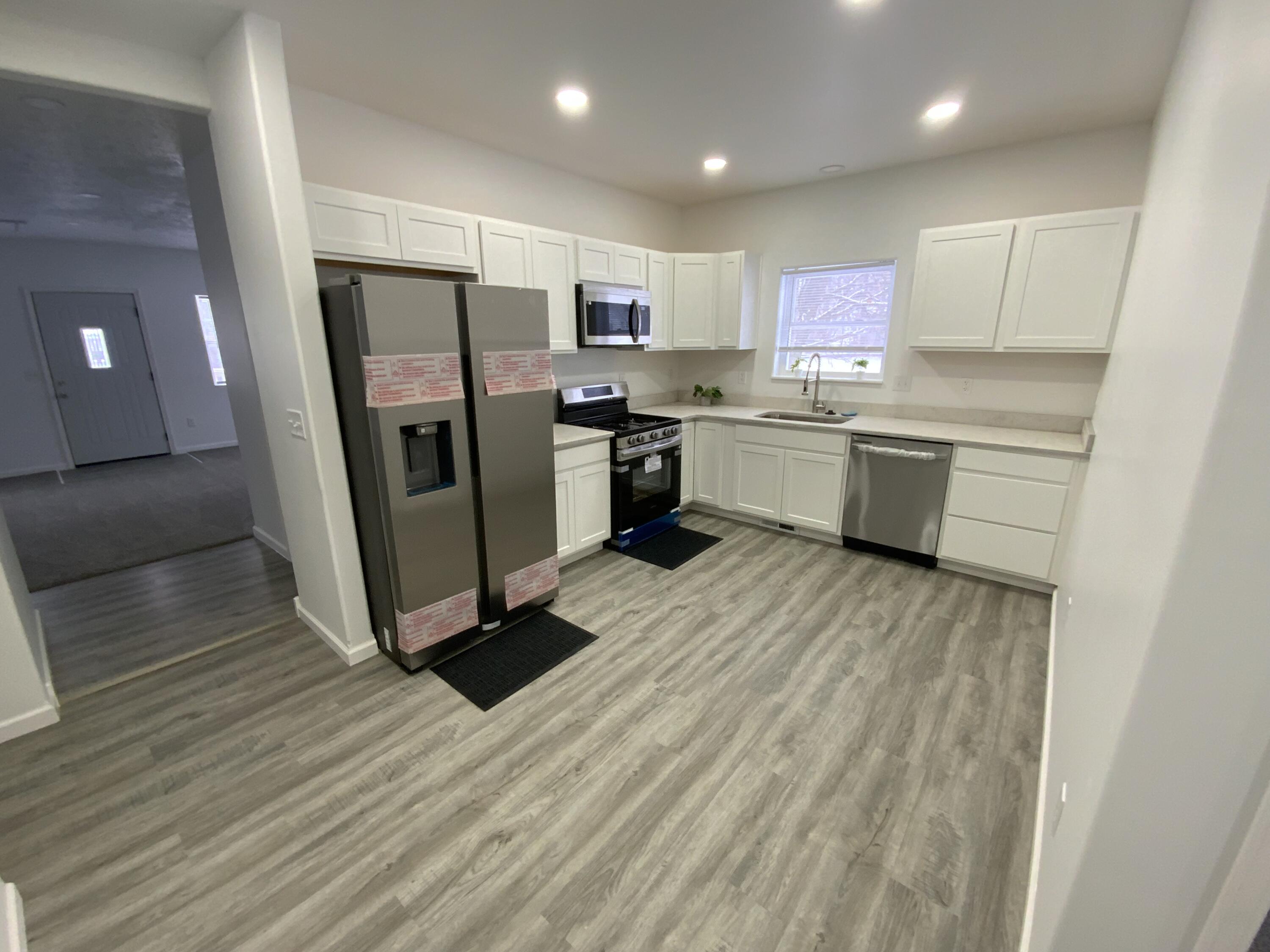 1156 Knapp Street Jackson, MI 49203 - Photo 4 of 13 IMG_1354