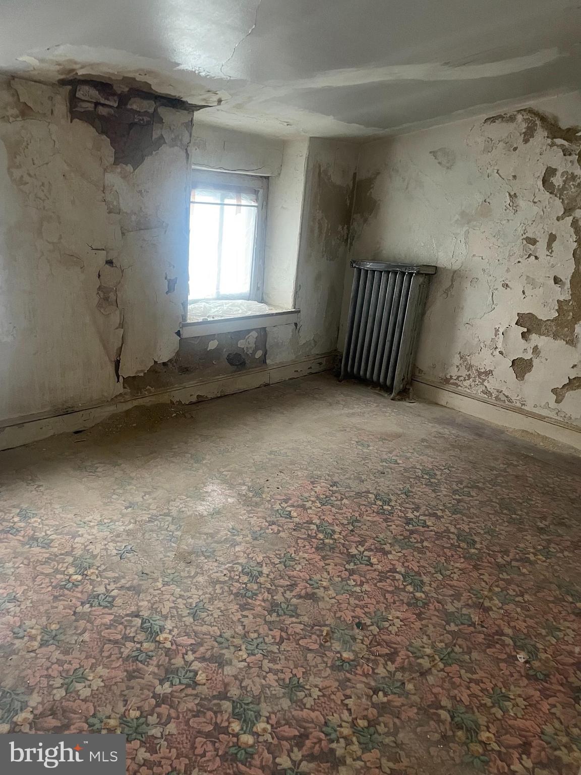 449 Delmar Street Philadelphia, PA 19128 - Photo 10 of 13 en empty room with windows