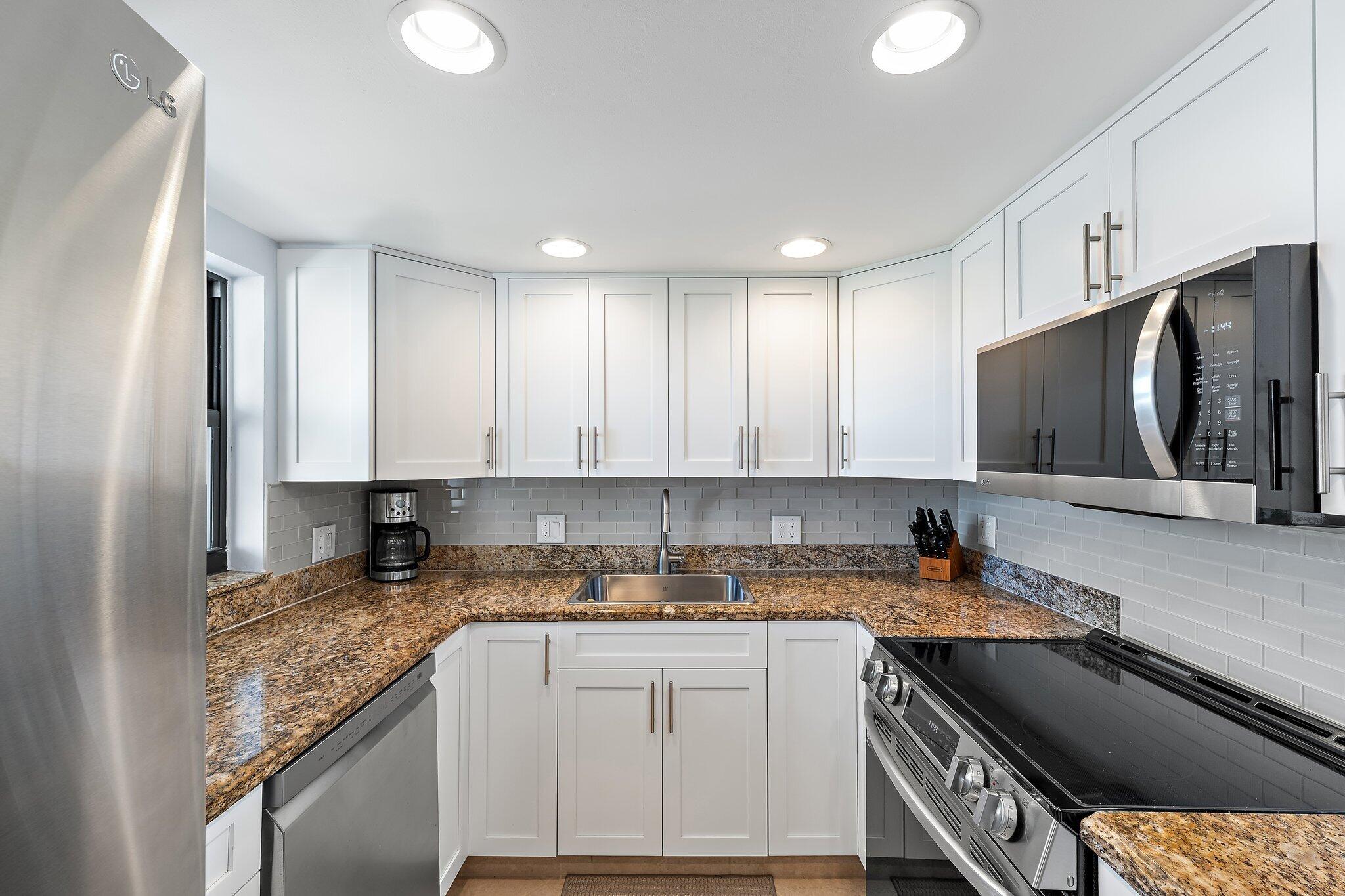 336 Golfview Road, Unit 619 North Palm Beach, FL 33408 - Photo 10 of 55 Kitchen 3
