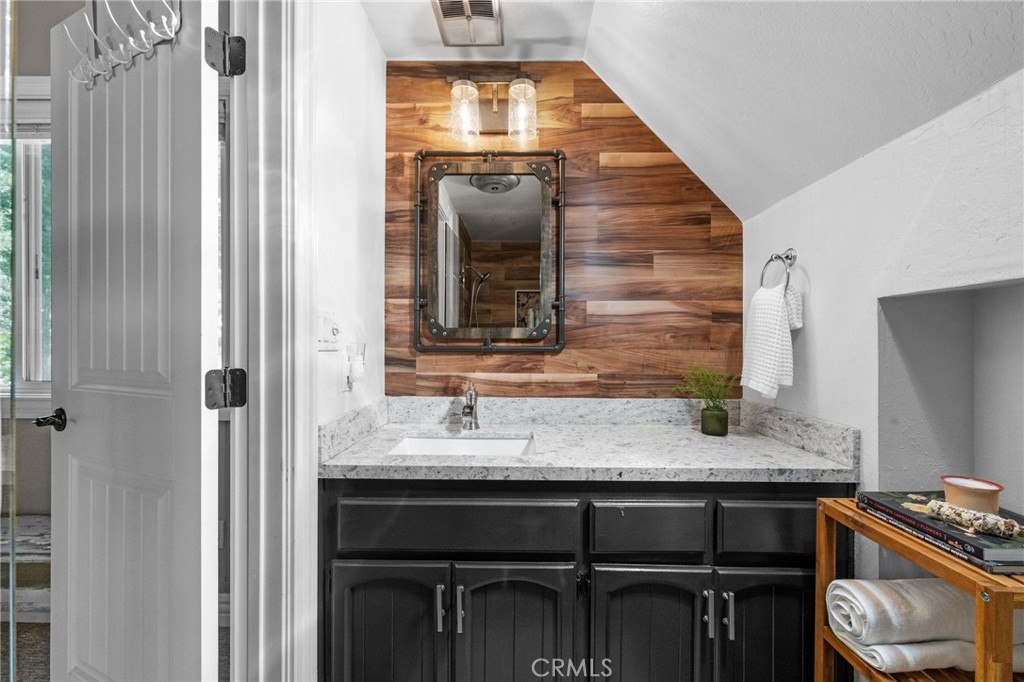 635 Grass Valley Road Lake Arrowhead, CA 92352 - Photo 16 of 29