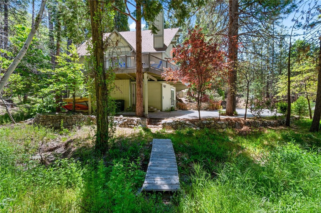 635 Grass Valley Road Lake Arrowhead, CA 92352 - Photo 2 of 29
