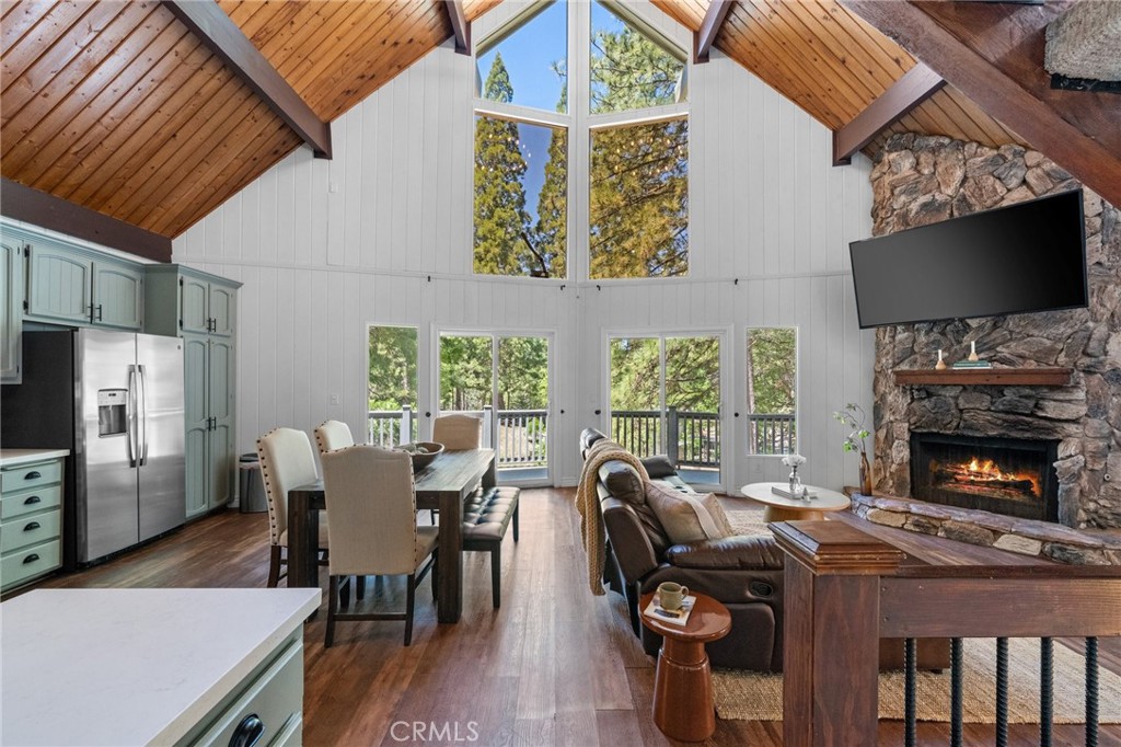 635 Grass Valley Road Lake Arrowhead, CA 92352 - Photo 3 of 29