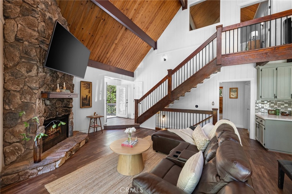 635 Grass Valley Road Lake Arrowhead, CA 92352 - Photo 4 of 29
