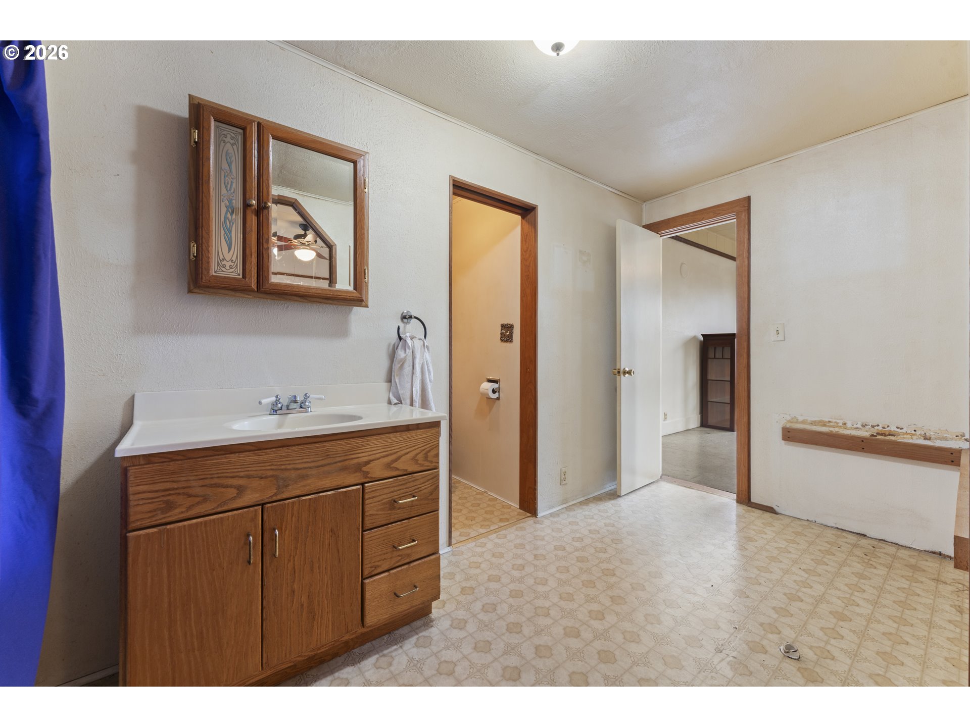 642 Clark Street North Bend, OR 97459 - Photo 14 of 29 a bathroom with a sink a mirror and a bathtub