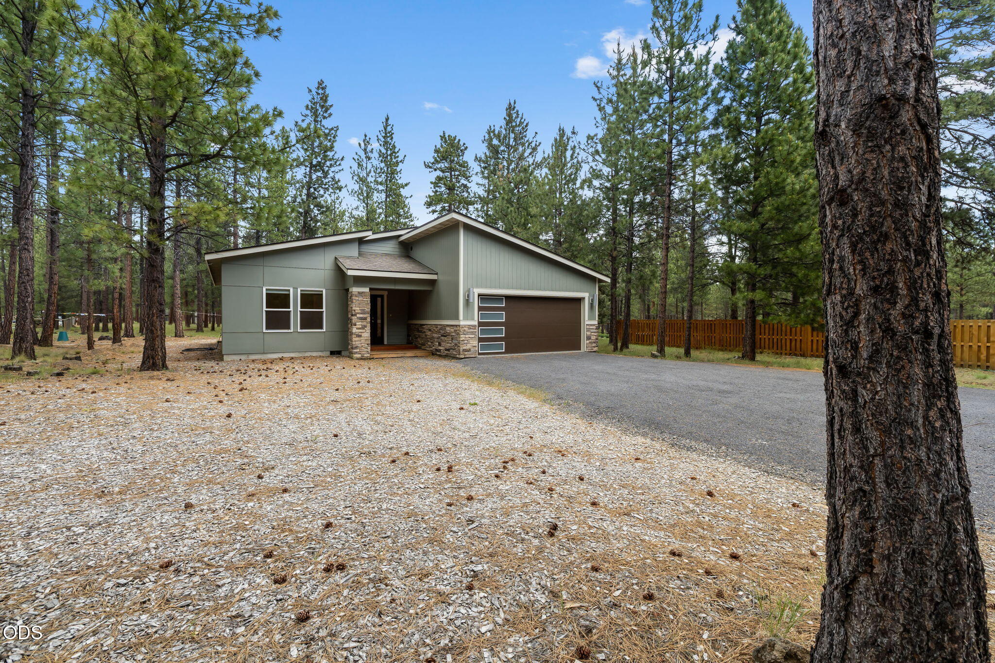 14431 Crossroads Loop Sisters, OR 97759 - Photo 5 of 37