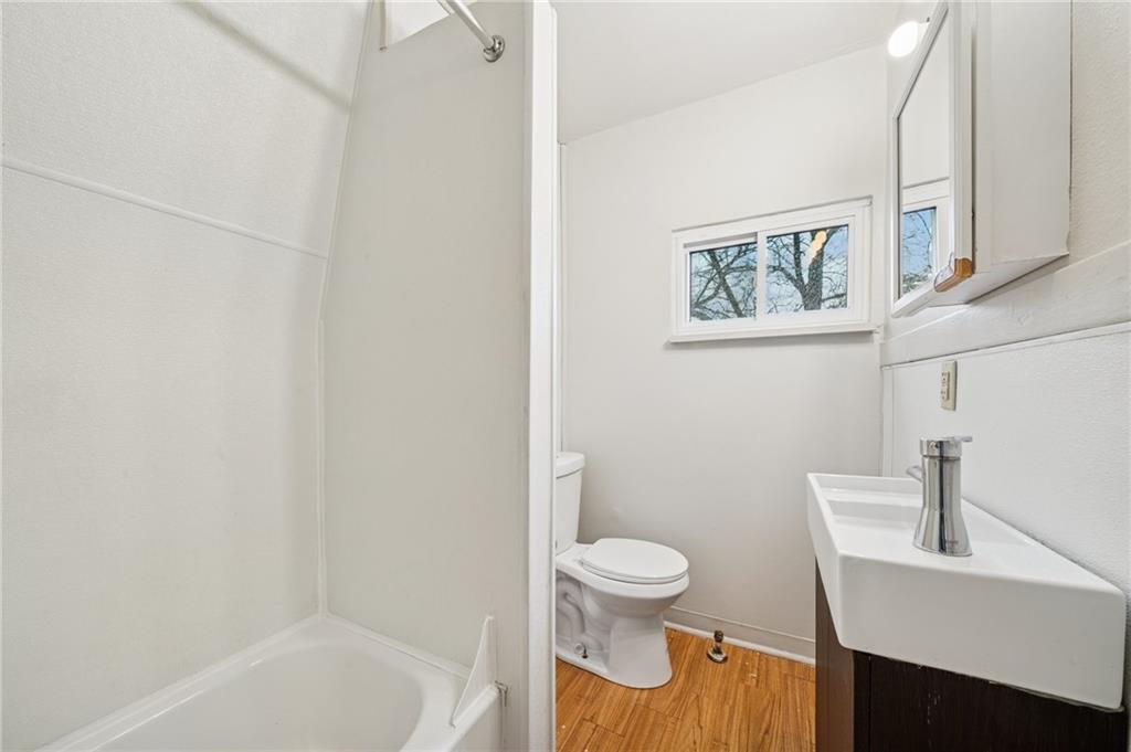 340 Rochelle Street Pittsburgh, PA 15210 - Photo 19 of 32 bath in unit 4