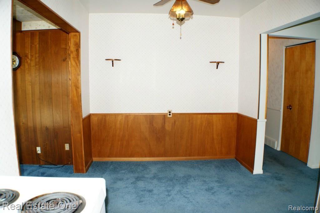 421 Rewold Drive Rochester, MI 48307 - Photo 16 of 27 Dining Room off of Kitchen