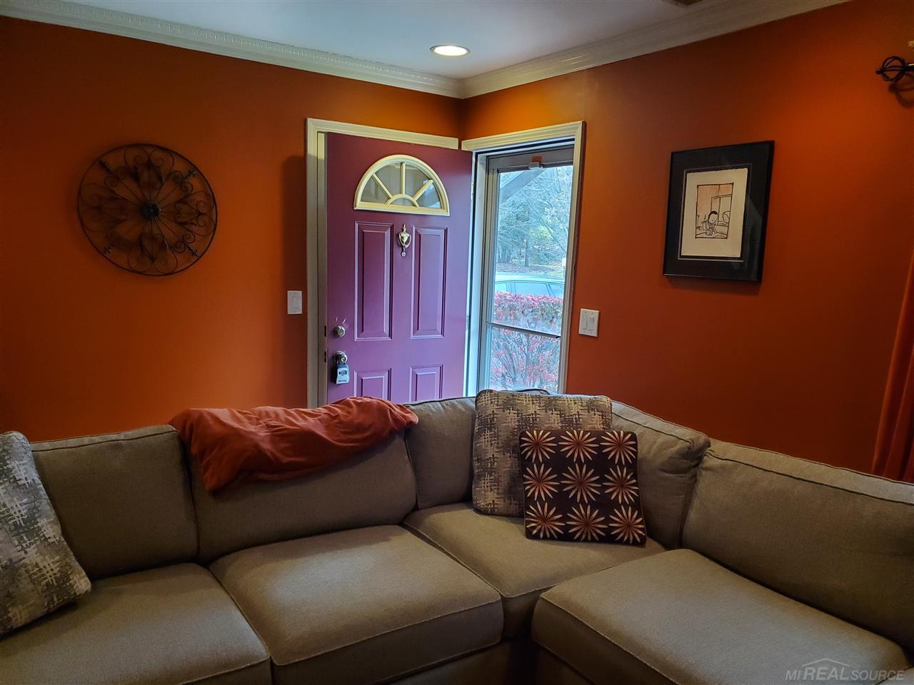 1551 Streamwood Court Rochester, MI 48307 - Photo 4 of 33 50028288-3.JPG