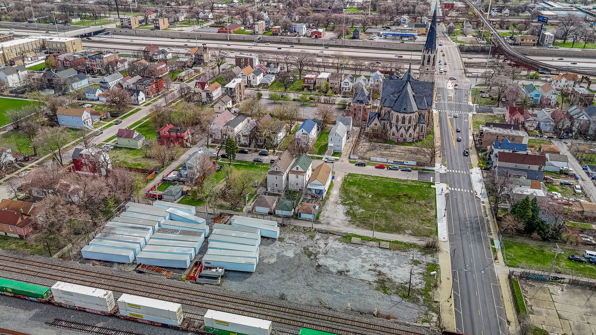 352 West 59th Street Chicago, IL 60621 - Photo 5 of 10 a view of a city