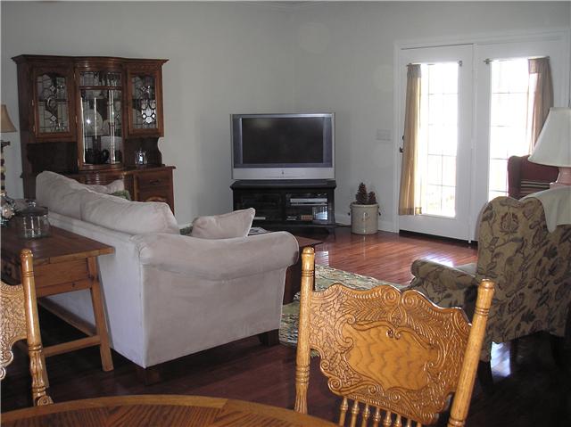 93 Pleasant Valley Road Ethridge, TN 38456 - Photo 3 of 18 Living Room