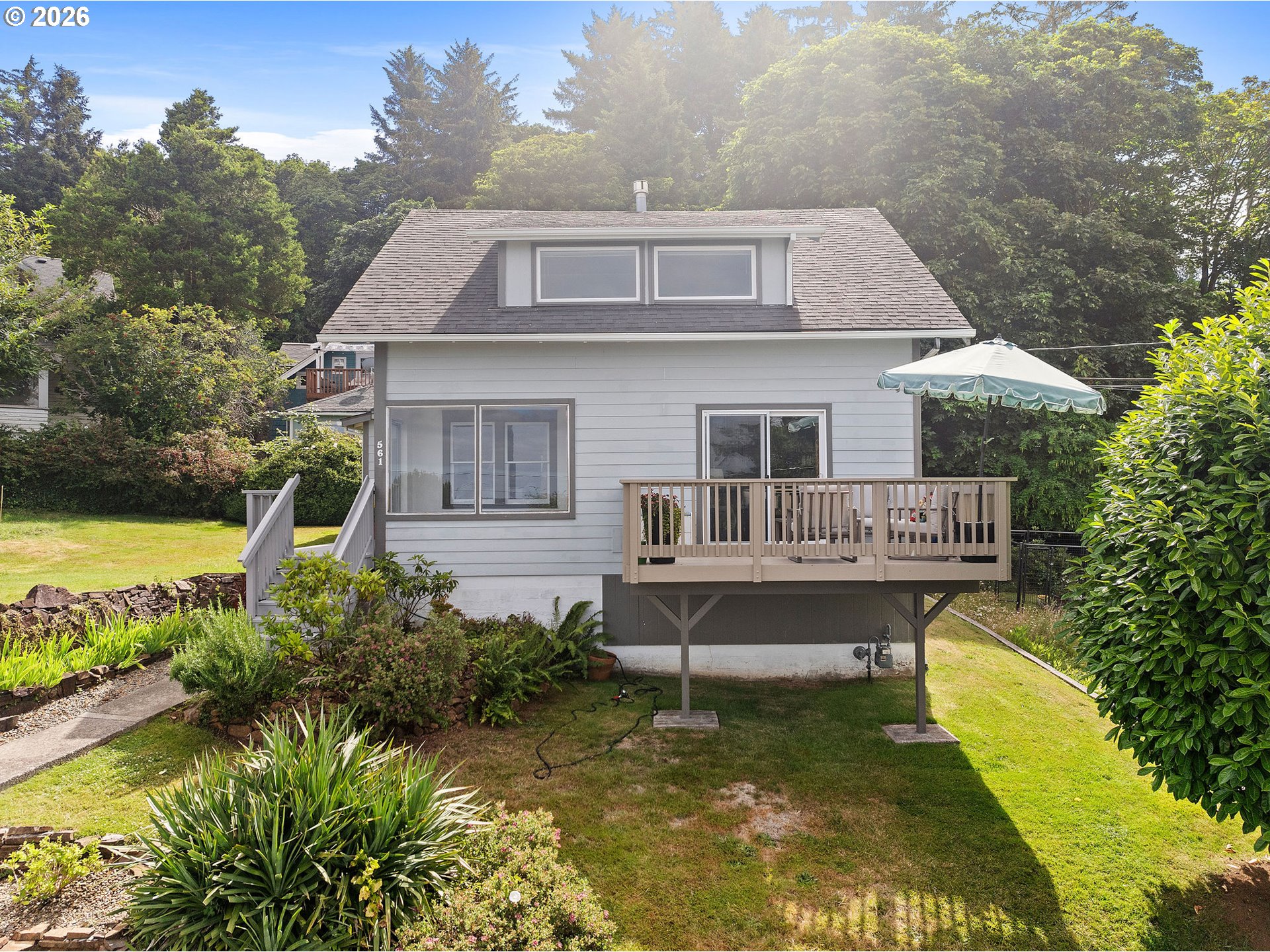 561 Rivington Street Astoria, OR 97103 - Photo 2 of 46