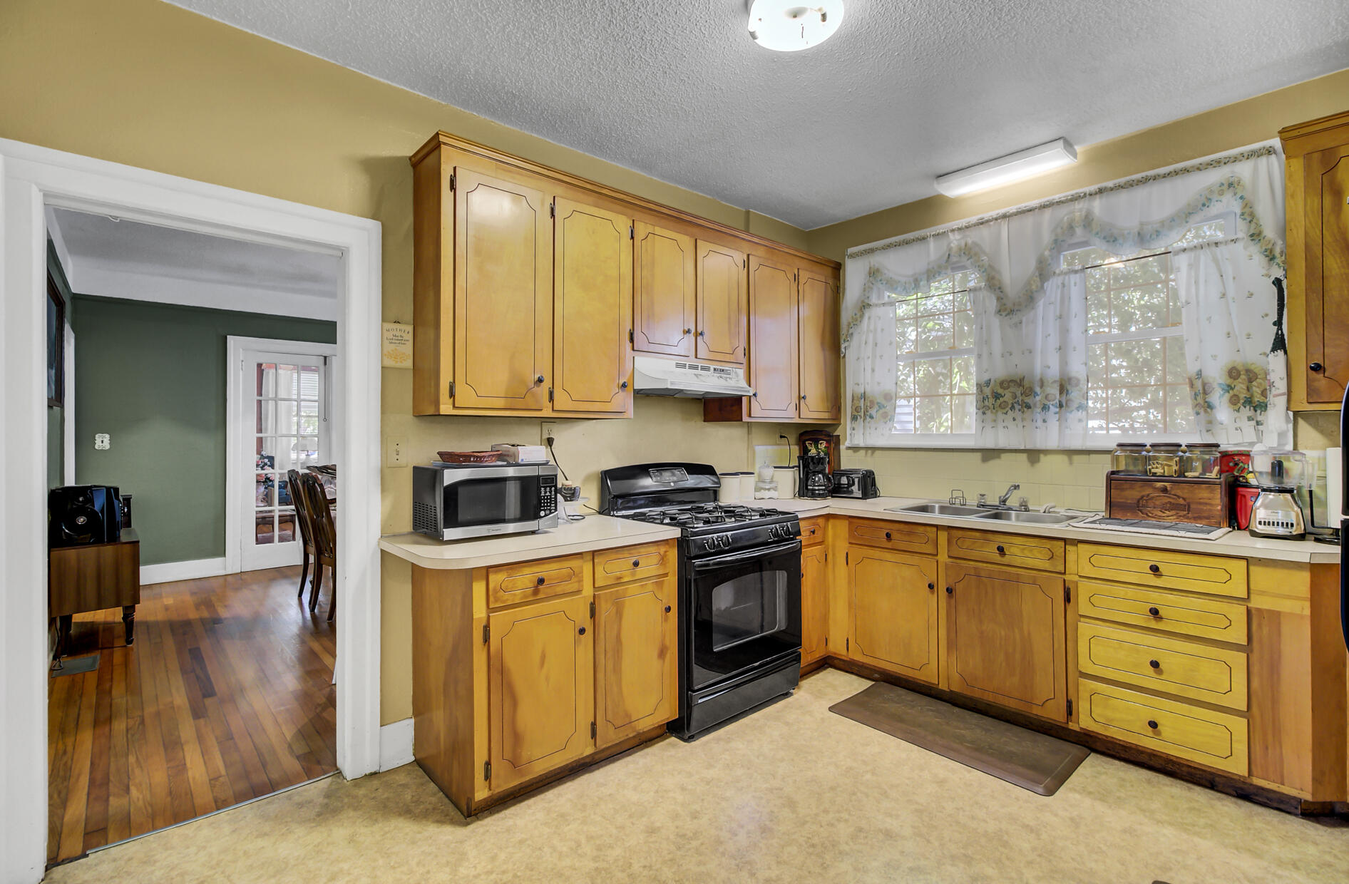 768 Rutledge Avenue Charleston, SC 29403 - Photo 10 of 19 14