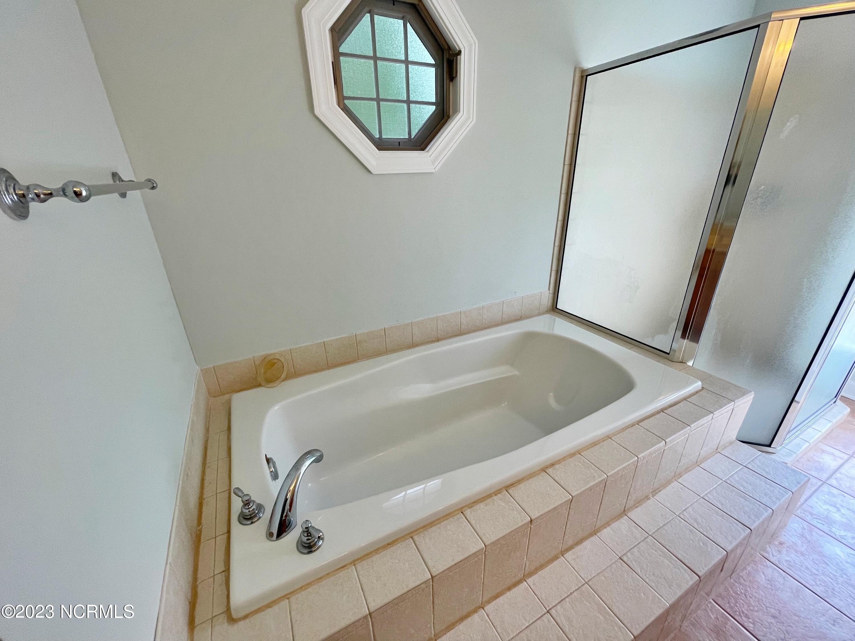 2047 Neuse Road Kinston, NC 28501 - Photo 23 of 49 TUB-SHOWER
