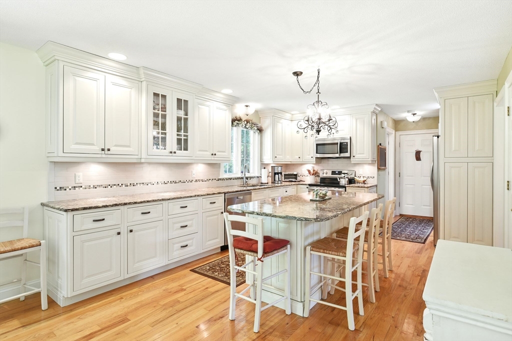 34 Hawks Circle Westfield, MA 01085 - Photo 5 of 38