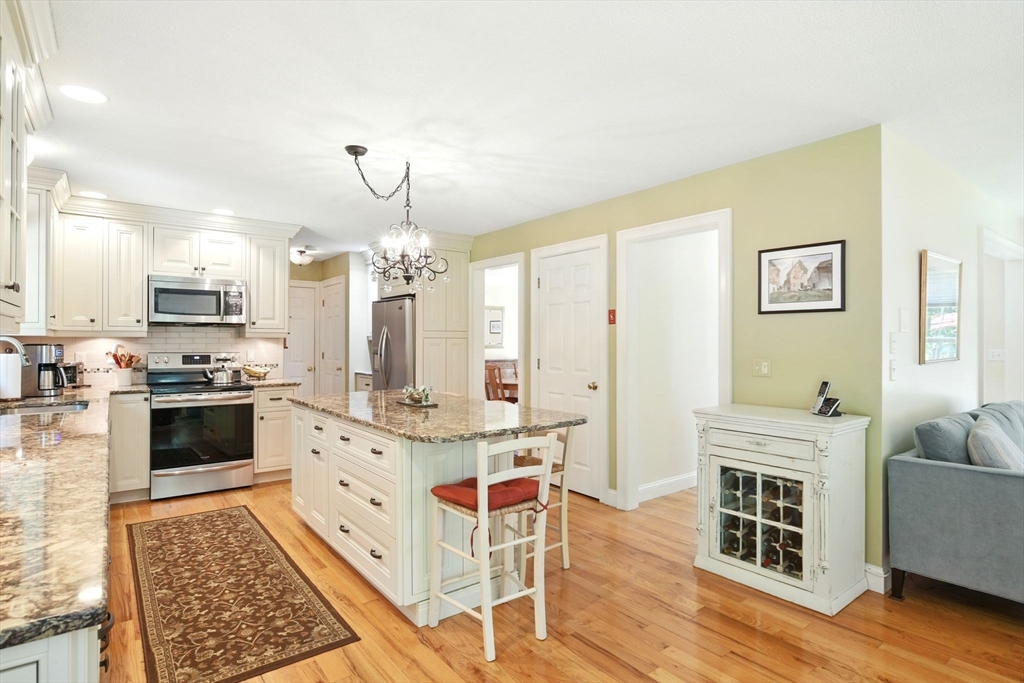 34 Hawks Circle Westfield, MA 01085 - Photo 6 of 38