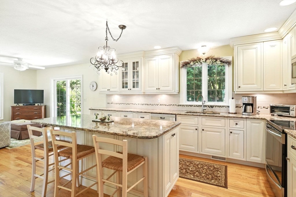 34 Hawks Circle Westfield, MA 01085 - Photo 7 of 38