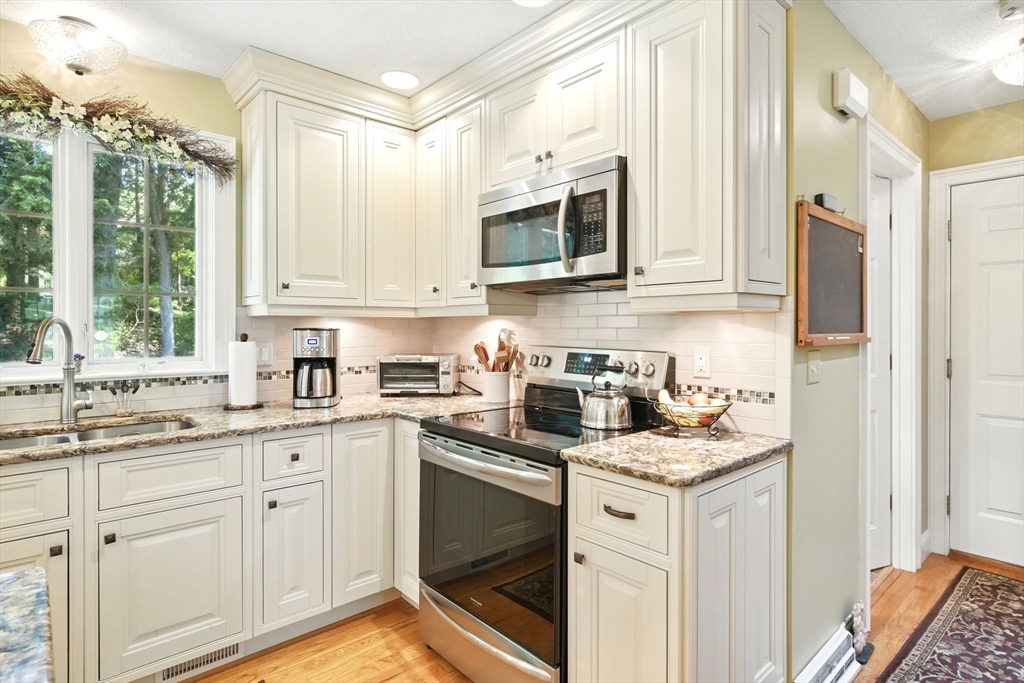 34 Hawks Circle Westfield, MA 01085 - Photo 8 of 38